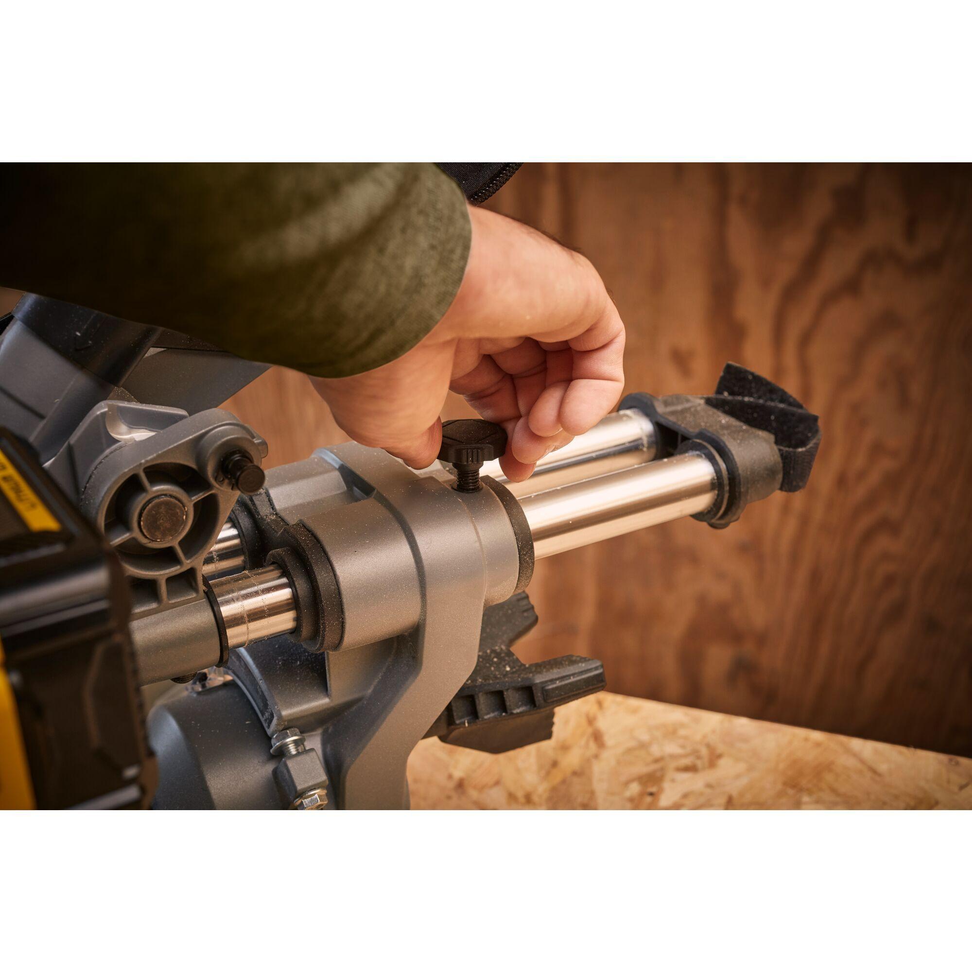 Sierra Ingleteadora 7-1/4 (185 mm) 20V STANLEY SCM701-B2-4