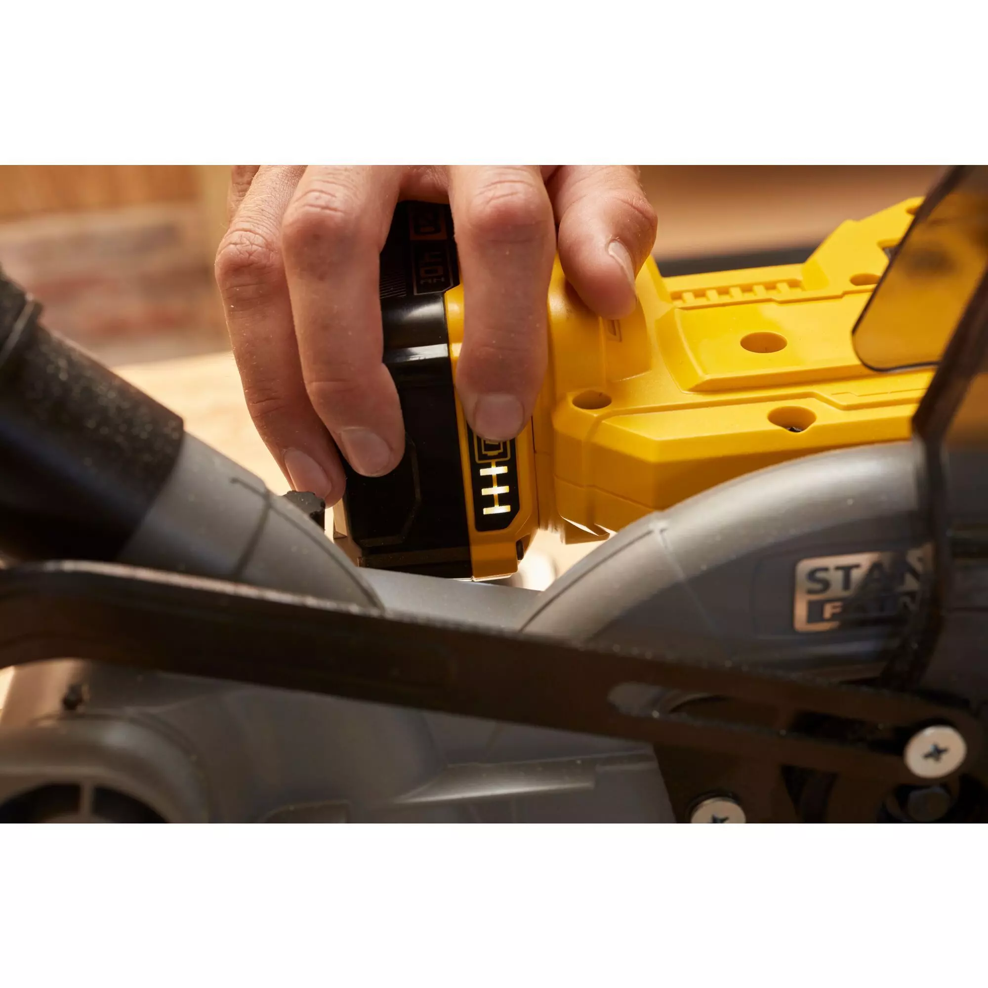 Sierra Ingleteadora 7-1/4 (185 mm) 20V STANLEY SCM701-B2-5
