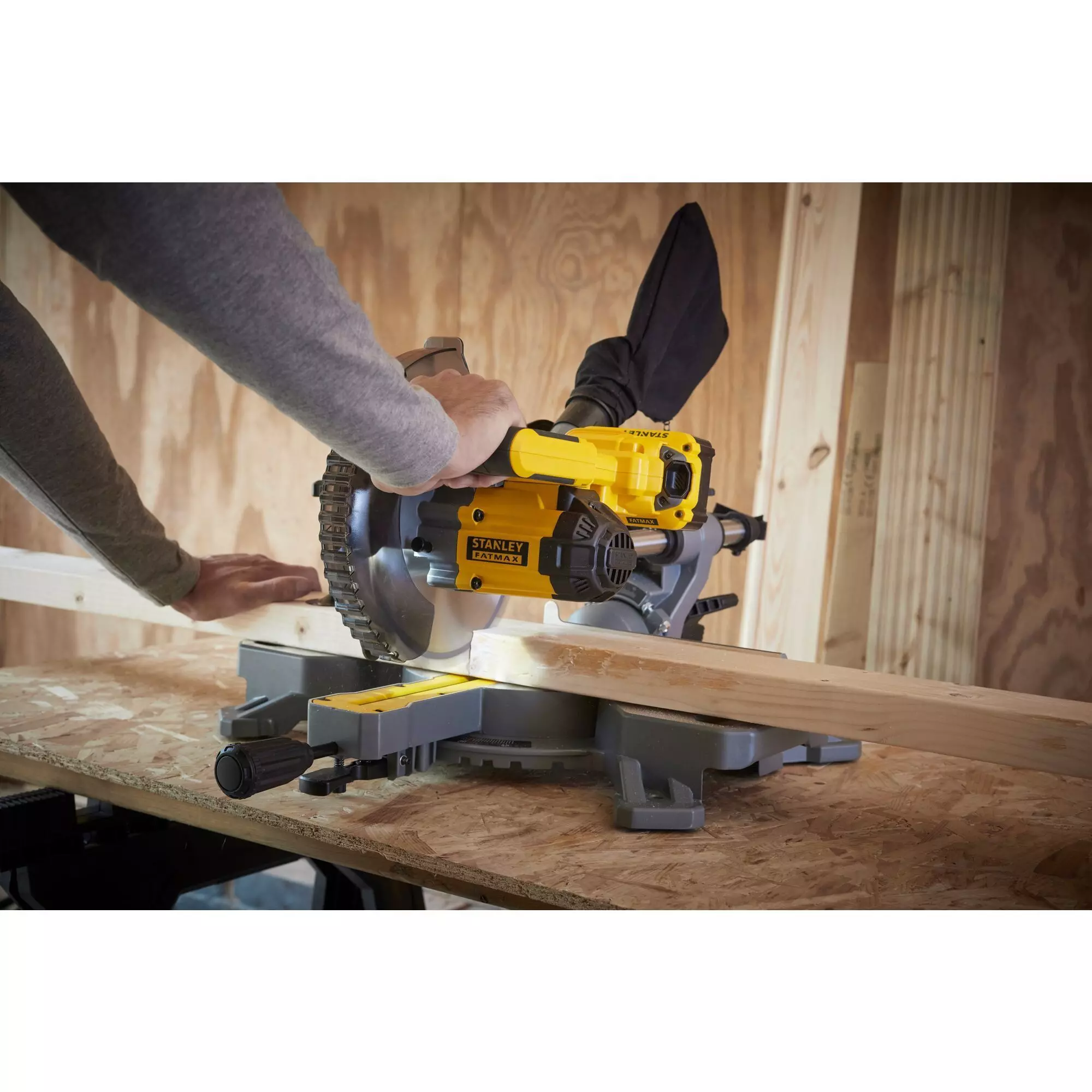 Sierra Ingleteadora 7-1/4 (185 mm) 20V STANLEY SCM701-B2-8