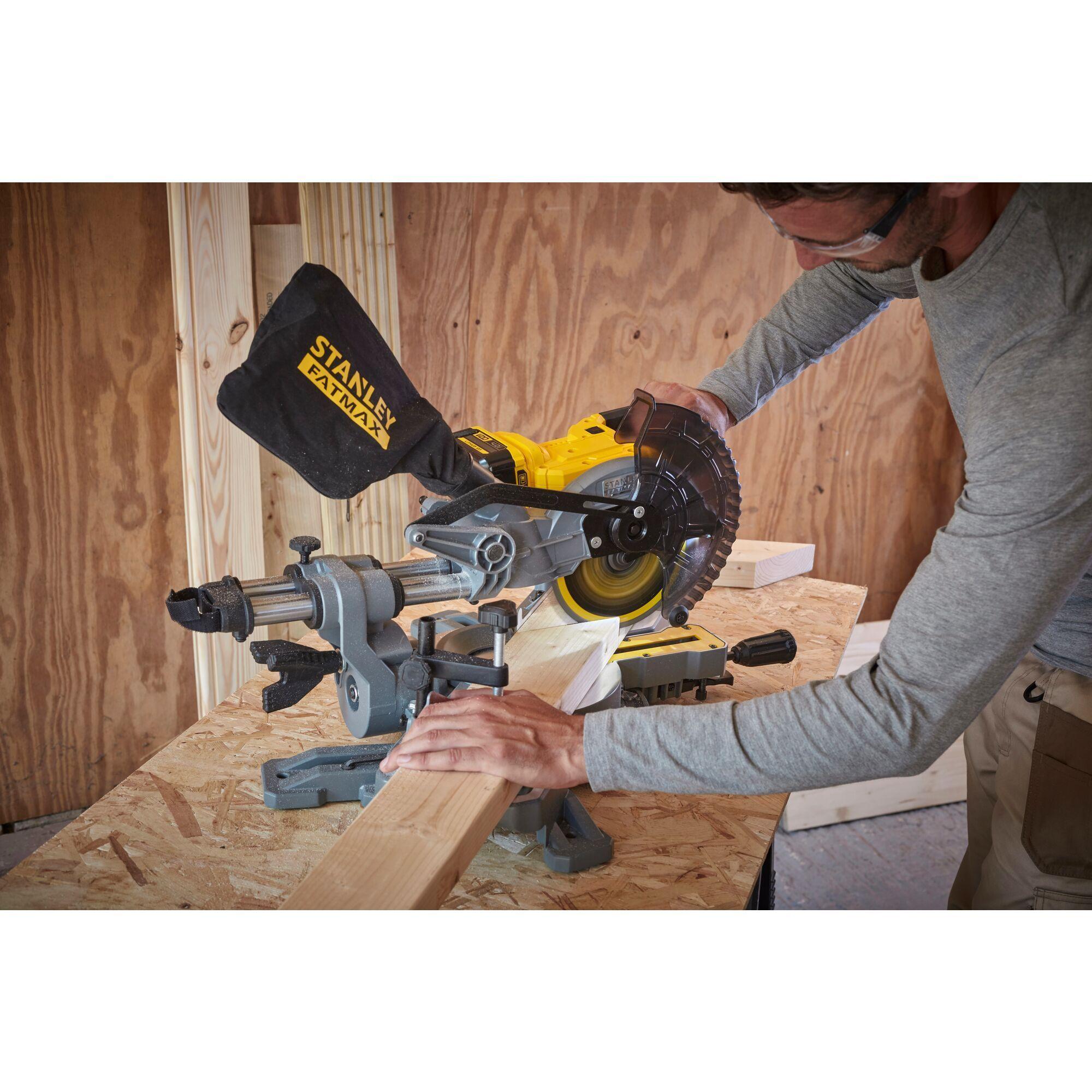 Sierra Ingleteadora 7-1/4 (185 mm) 20V STANLEY SCM701-B2-9