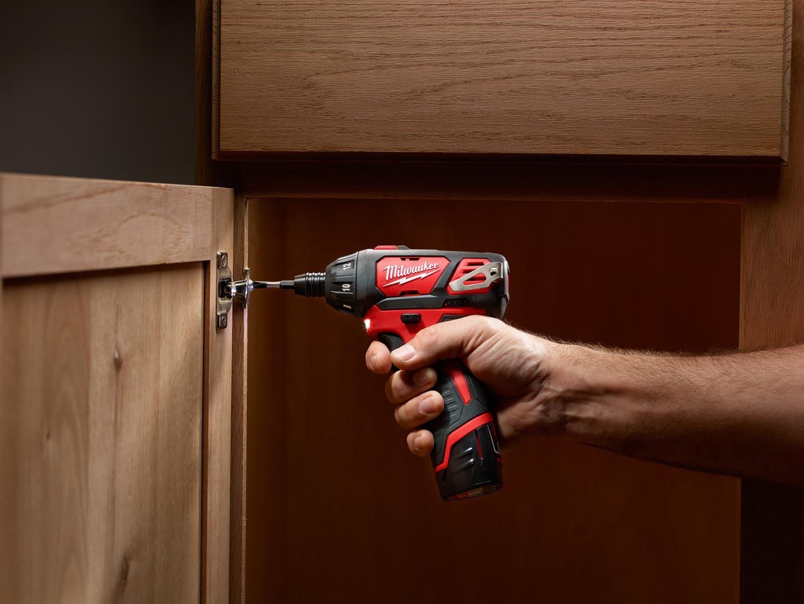 Atornillador Inalambrico Milwaukee M12 2401-22-2