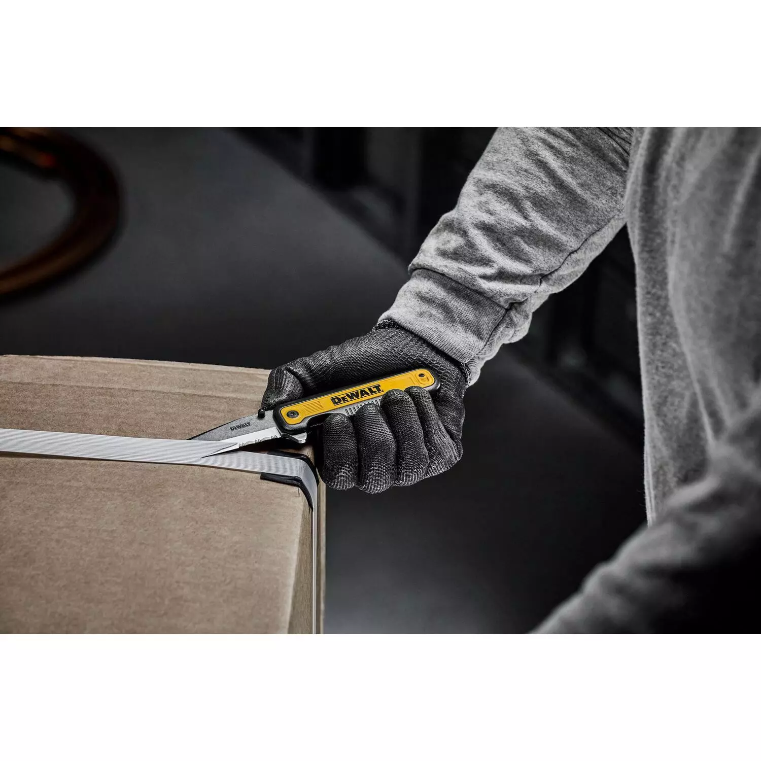 Navaja de bolsillo con dientes de sierra DEWALT DWHT10994-6