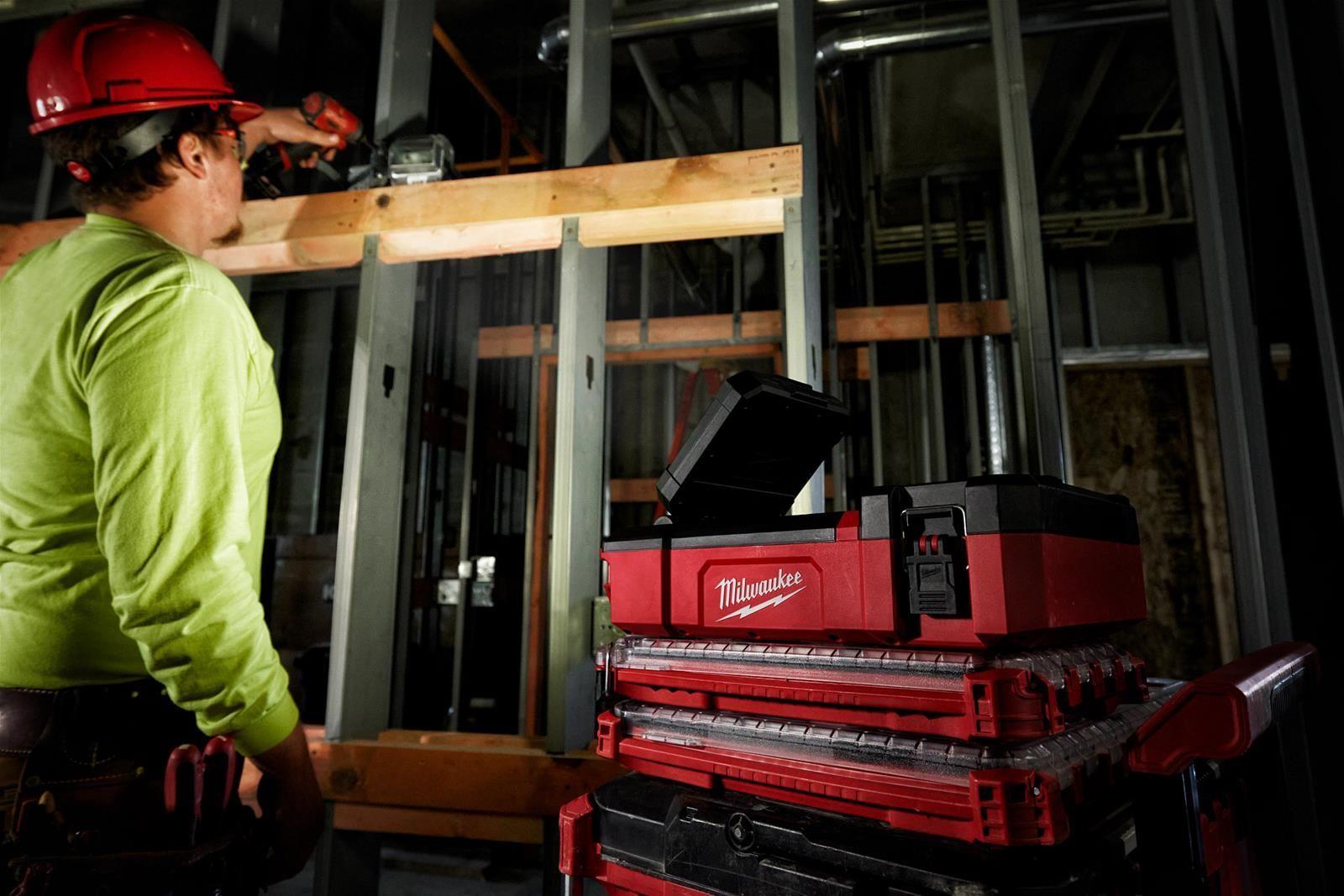 Foco Reflector Milwaukee M12 PACKOUT USB 2356-20-4
