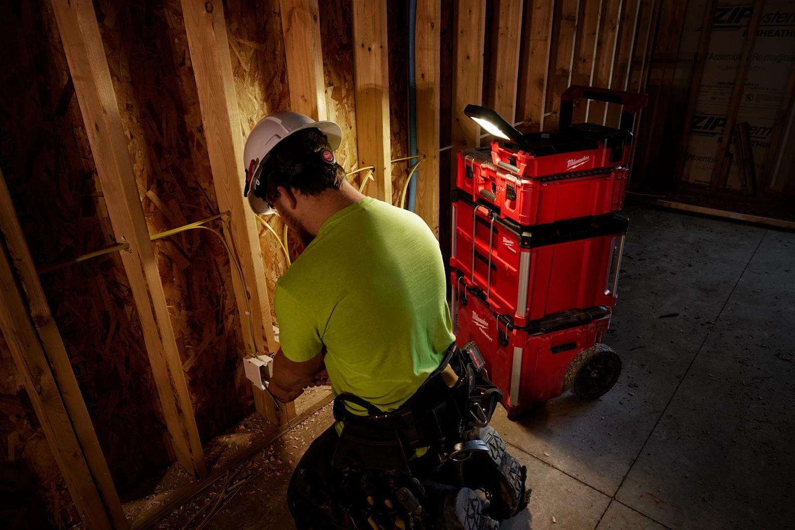 Foco Reflector Milwaukee M12 PACKOUT USB 2356-20-6