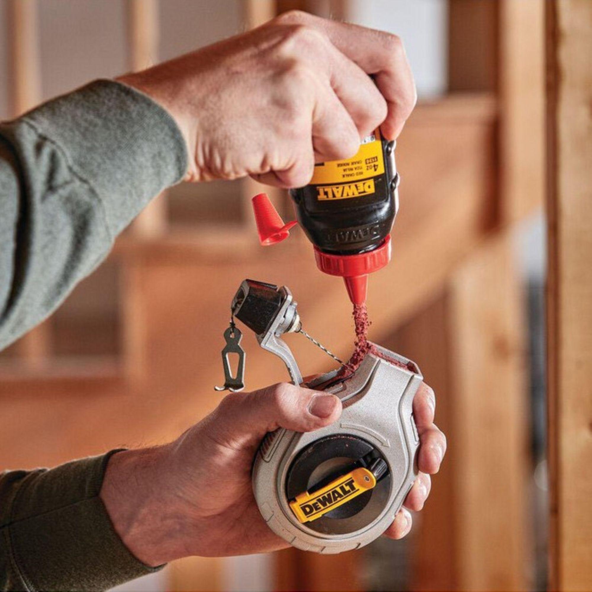 Tiza roja 226g escala de permanencia 3 DEWALT DWHT47048L-1