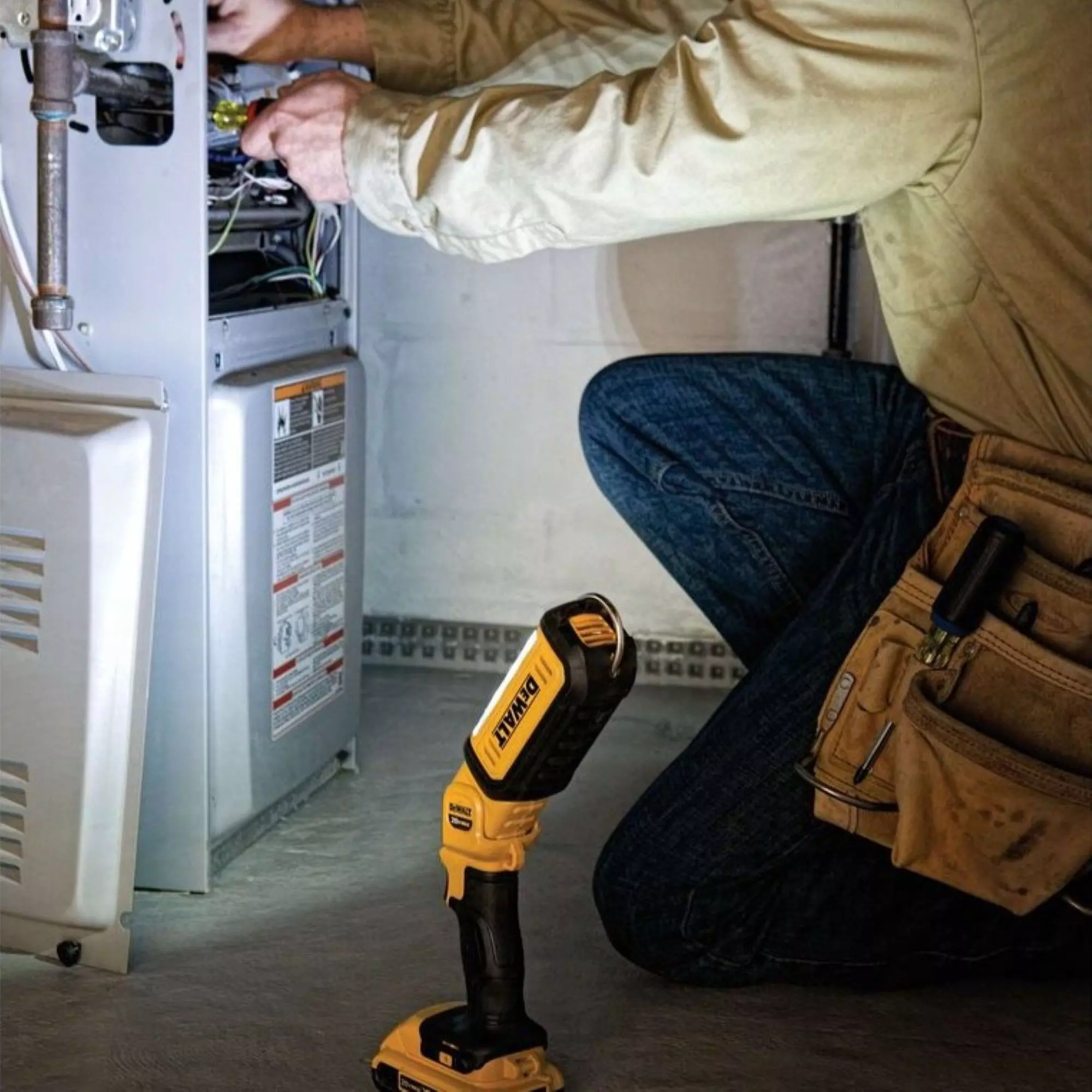 Luz Led portátil para trabajo 20V Sin Batería DCL050-4