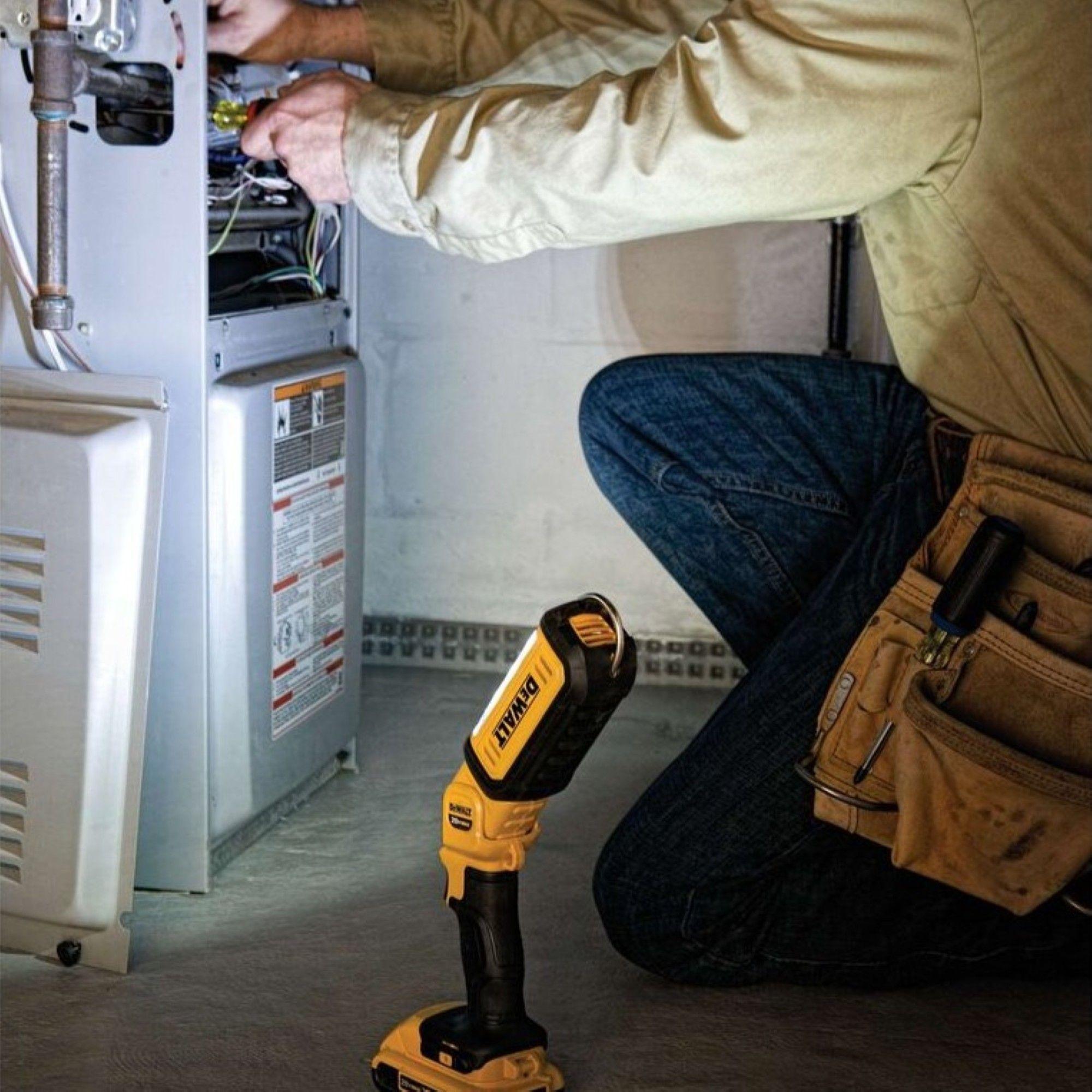 Luz Led portátil para trabajo 20V Sin Batería DCL050-4