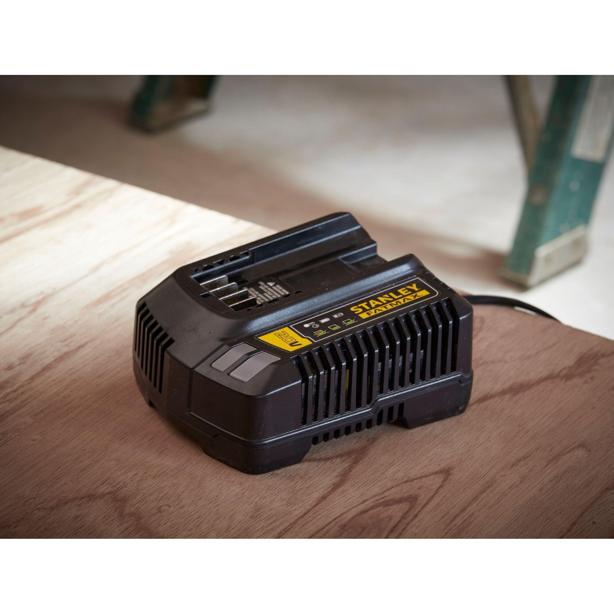 Cargador 20V MAX 4Ah STANLEY SC400-B2-5