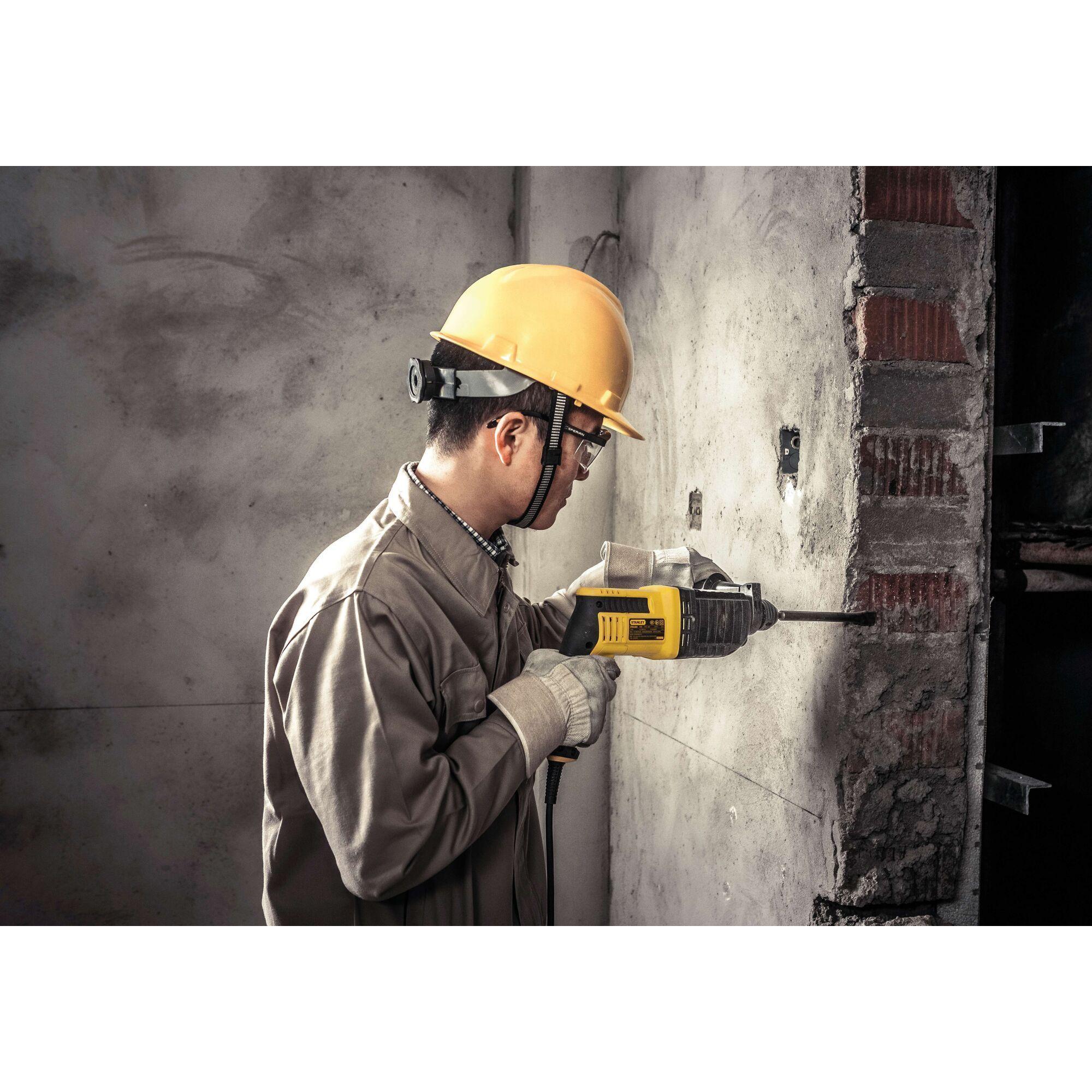 Rotomartillo SDS PLUS 20mm 620W Stanley STHR202K-B2C-4