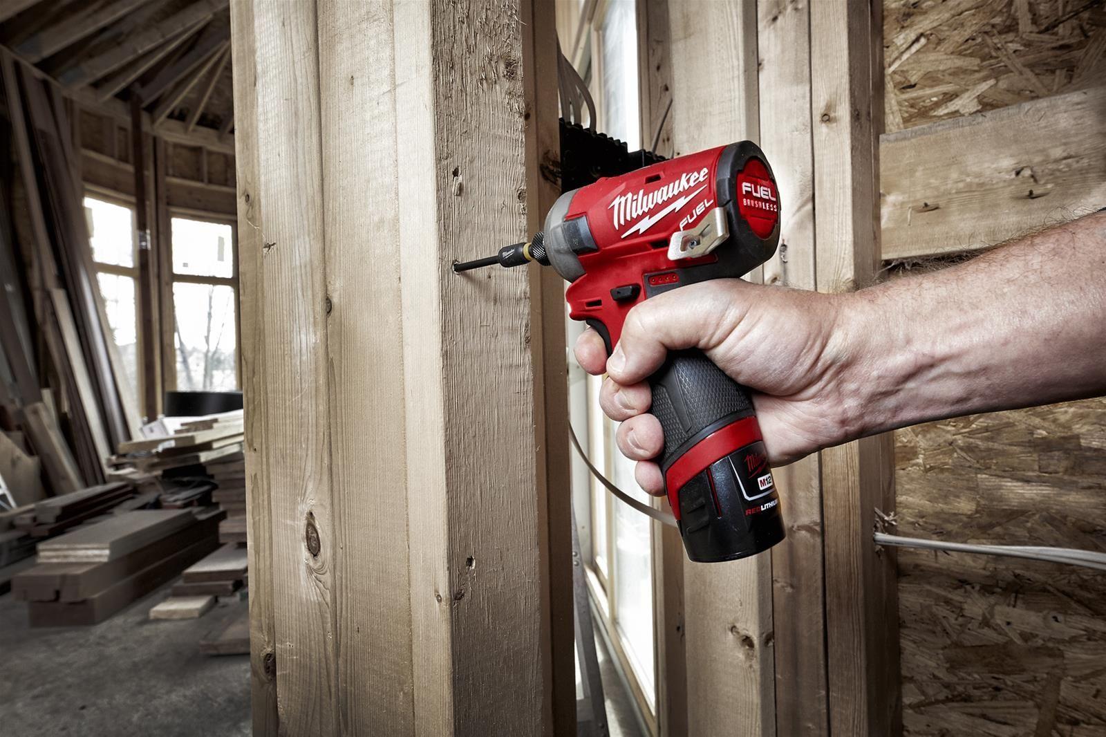 Atornillador de Impacto Hidraulico Milwaukee M12 Surge 2551-22-3