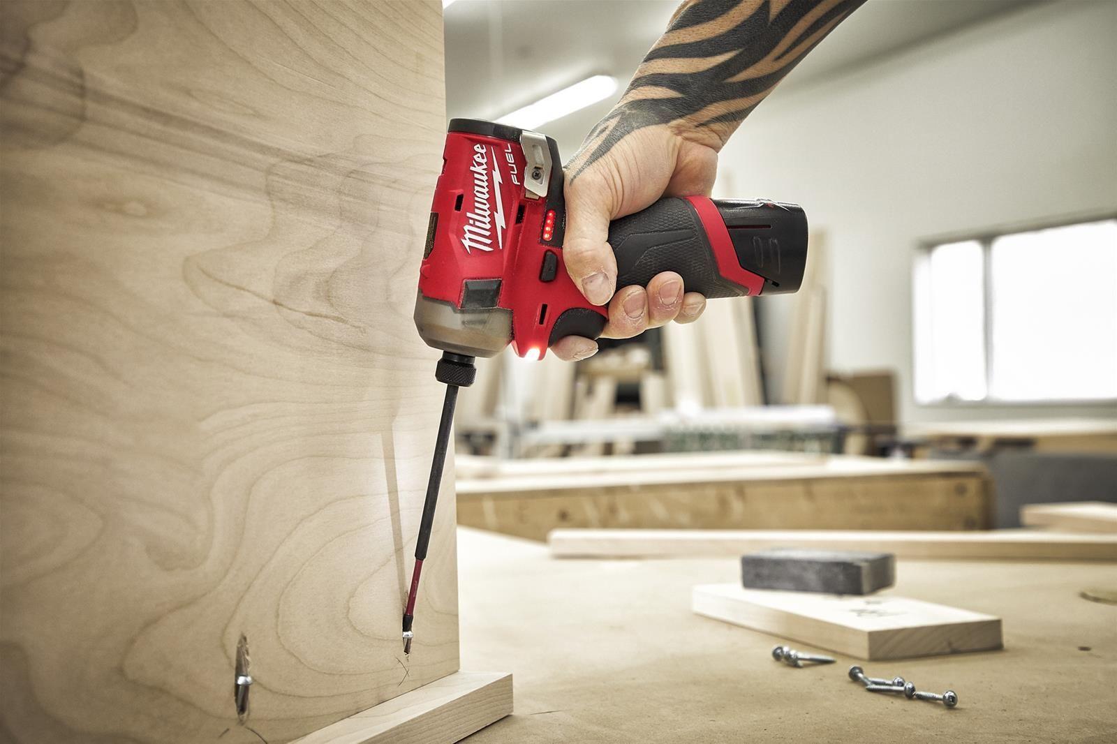 Atornillador de Impacto Hidraulico Milwaukee M12 Surge 2551-22-4