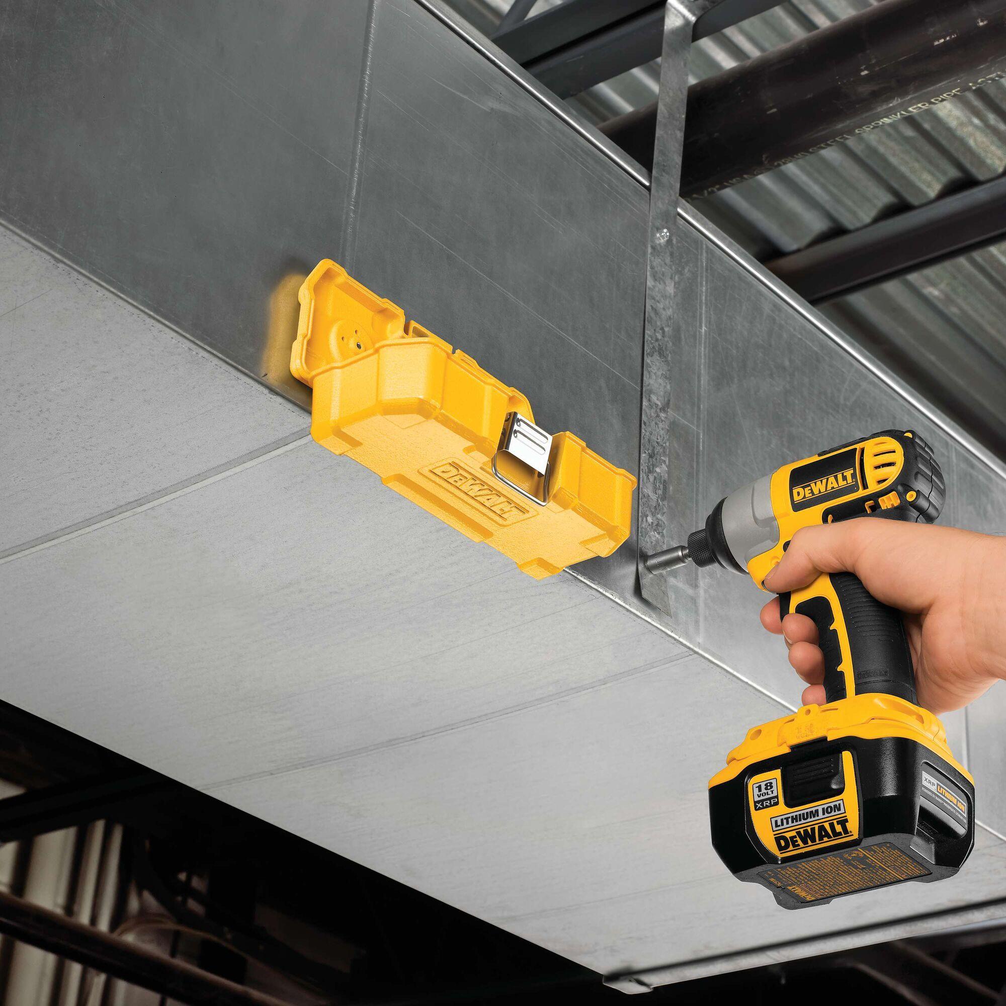Caja Magnética ToughCase + 15 Piezas DEWALT DWMTC15-2
