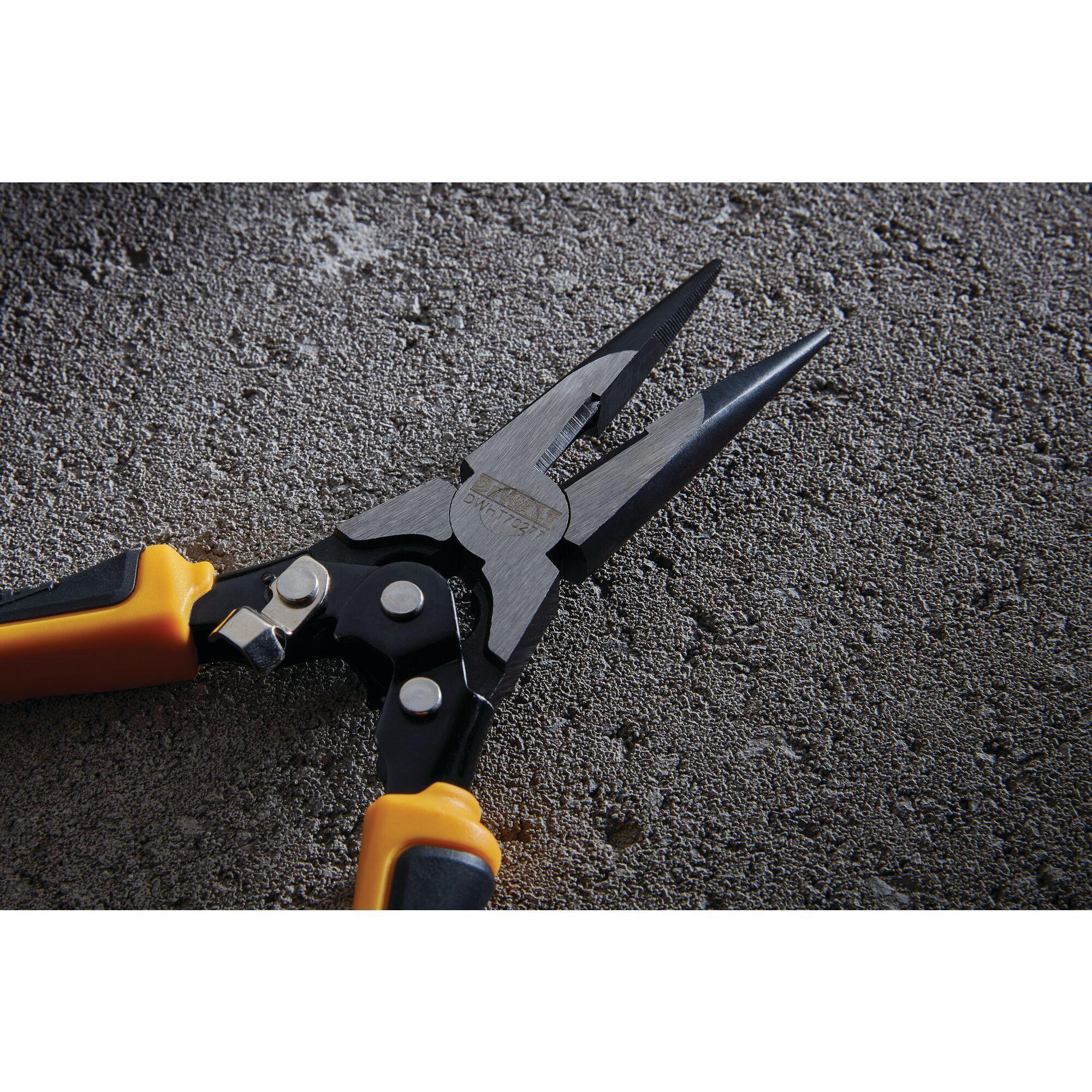 Alicate punta larga de acción compuesta 9 DEWALT DWHT70277-6