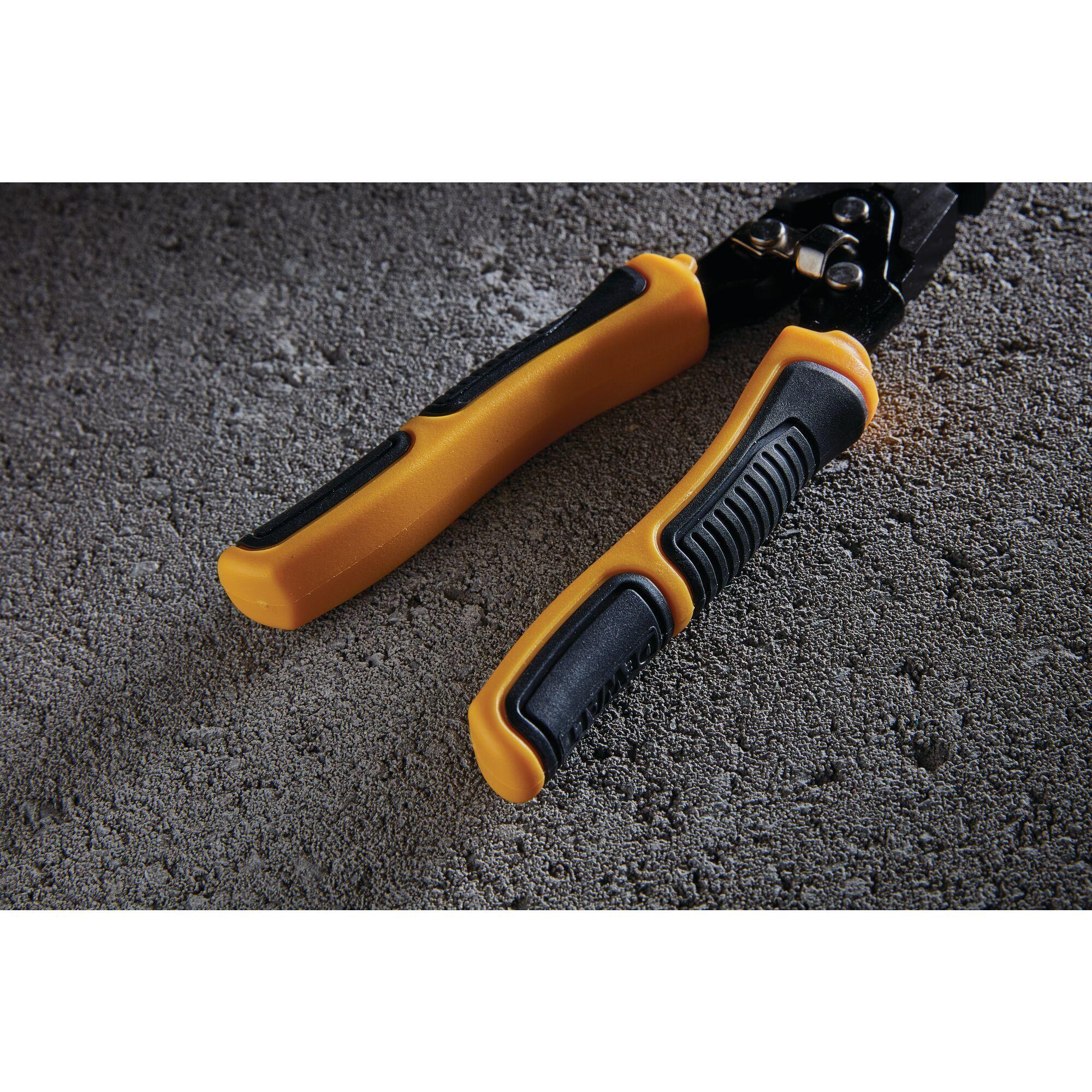 Alicate punta larga de acción compuesta 9 DEWALT DWHT70277-7