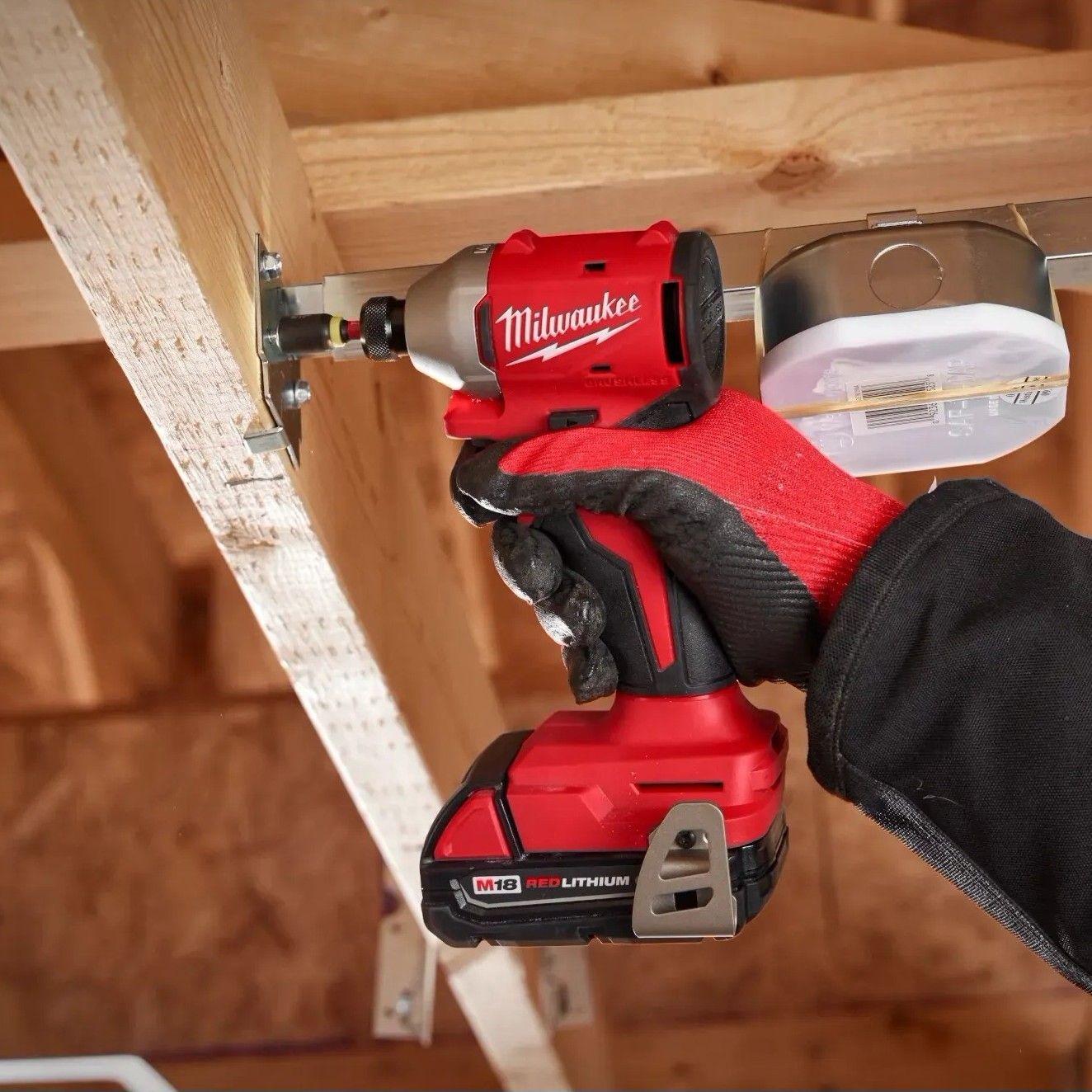 Atornillador De Impacto M18 Brushless Milwaukee 3650-20-2