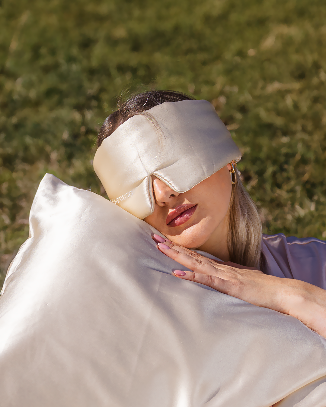 Antifaz de Seda King Dorado Mayor Cobertura-3