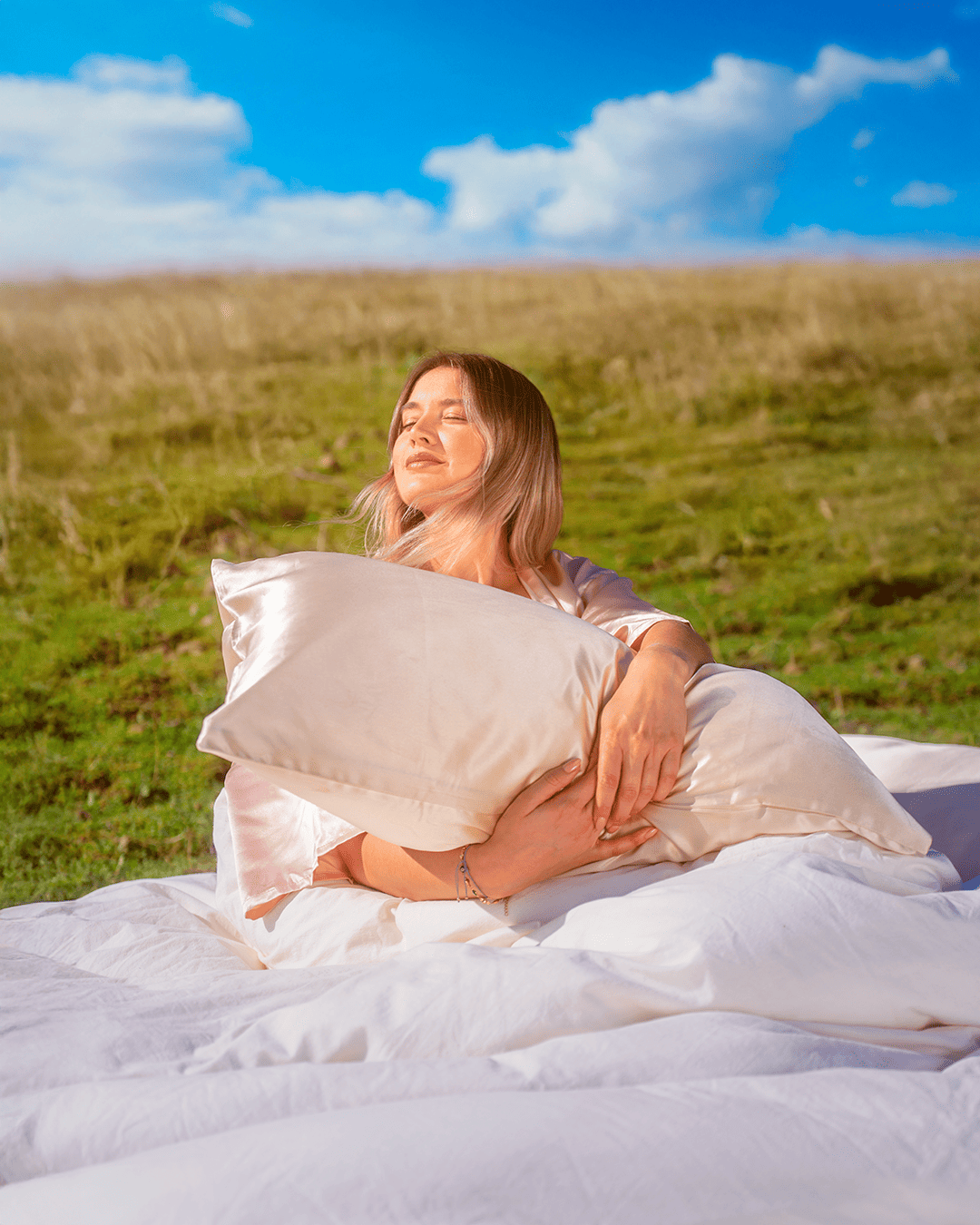 Funda de Almohada de Seda Queen Dorada-4