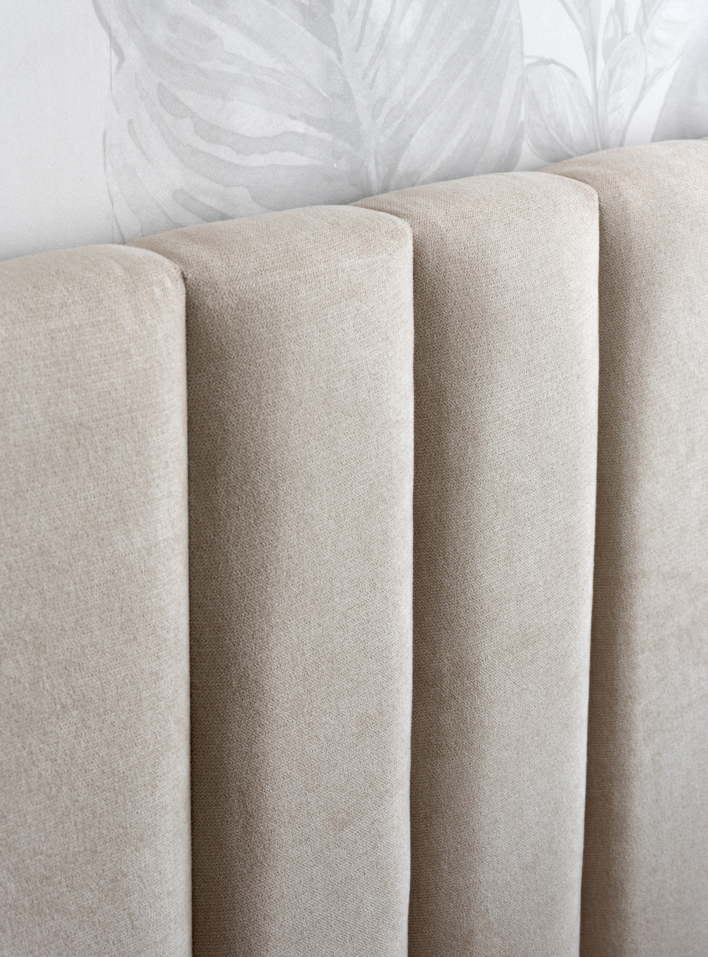 RESPALDO DE CAMA - PLAZA Y MEDIA - MODELO TUBULAR - VELVET COLOR BEIGE-2