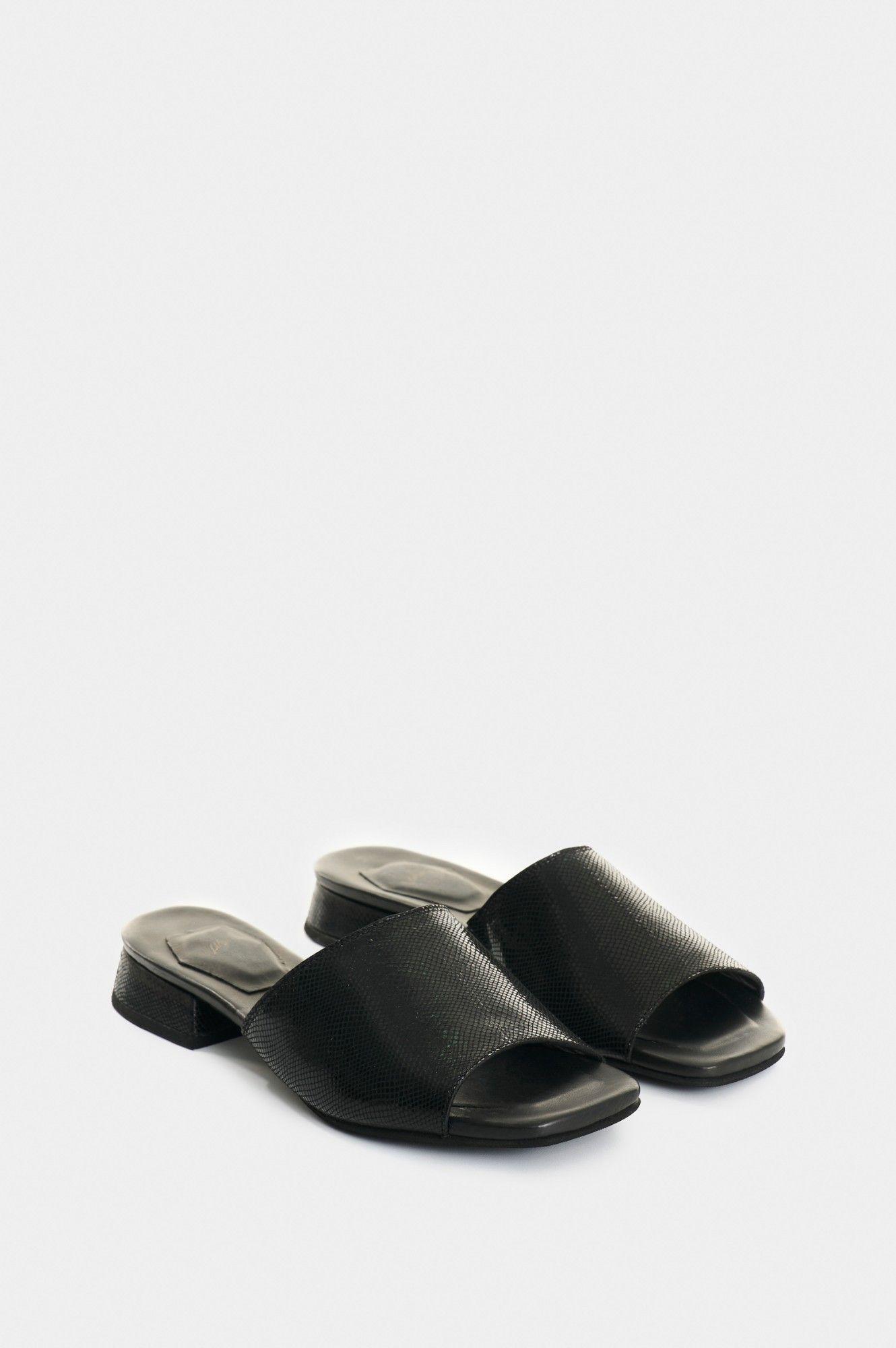 Vélez Sandalia Plana Cuero Gamuzado Mujer Coralia Negro-1