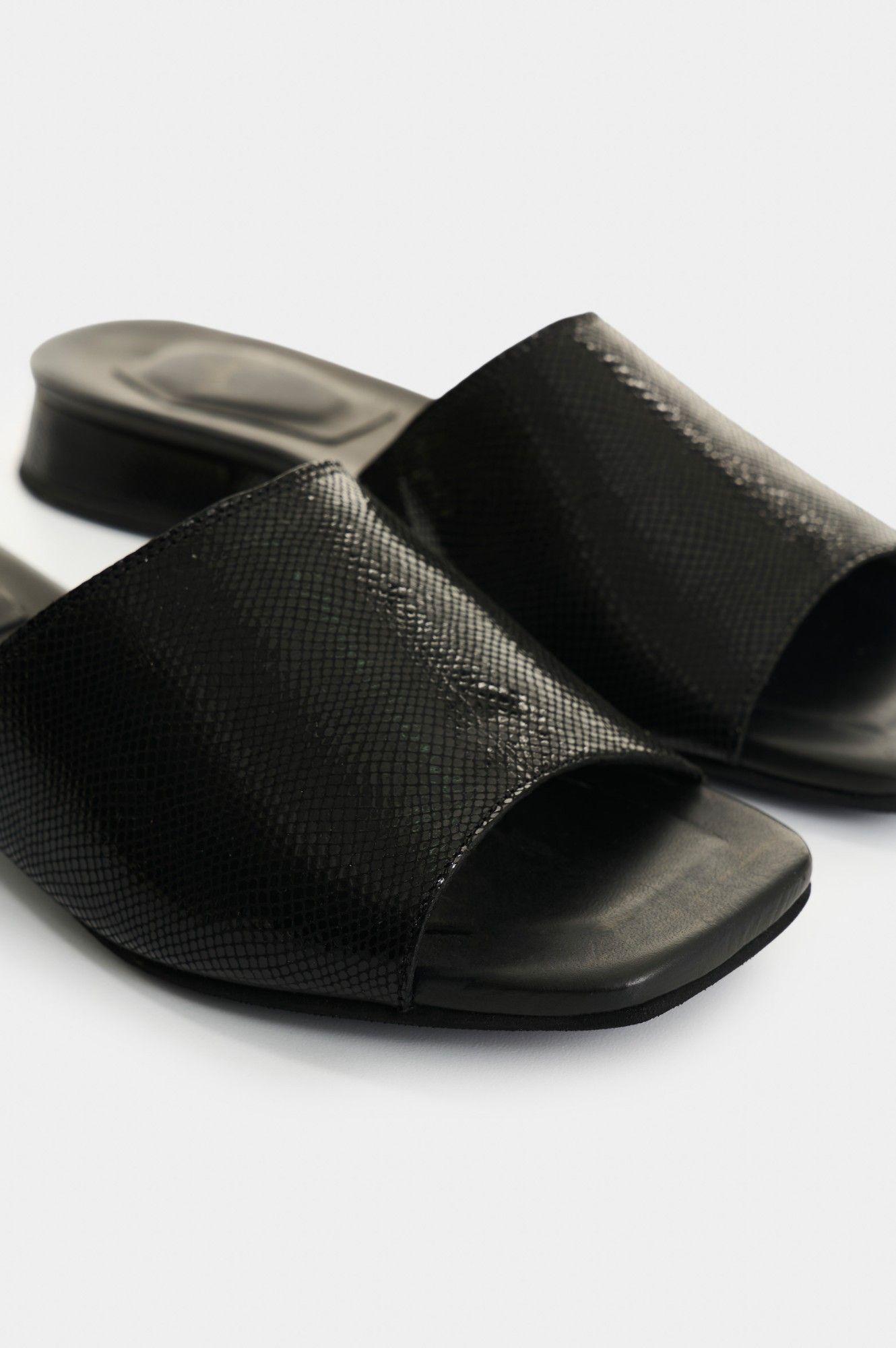 Vélez Sandalia Plana Cuero Gamuzado Mujer Coralia Negro-4