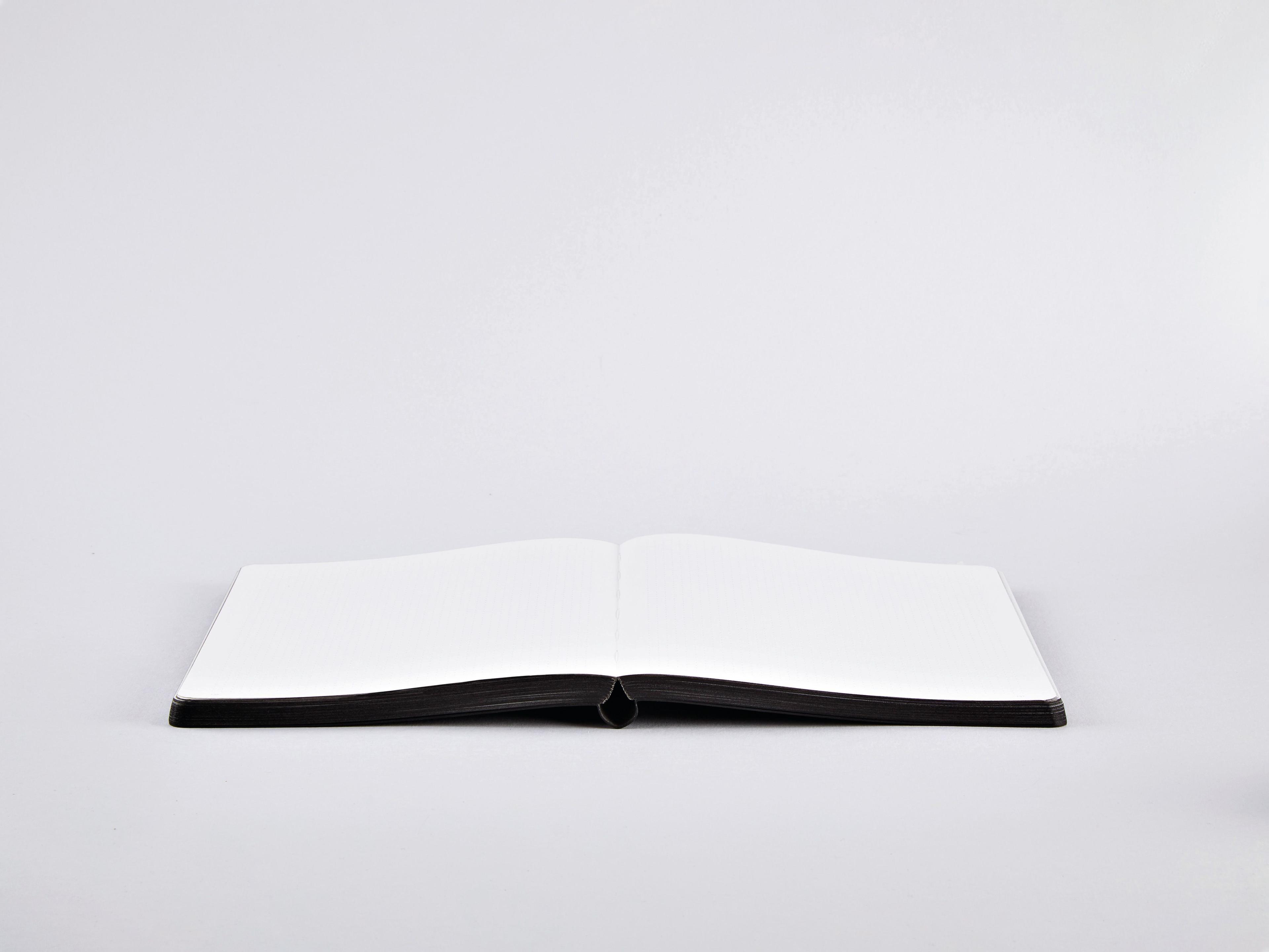 Cuaderno Voyager Negro Nuuna 176 páginas Banda Elástica Cubierta Cuero Reciclado-3
