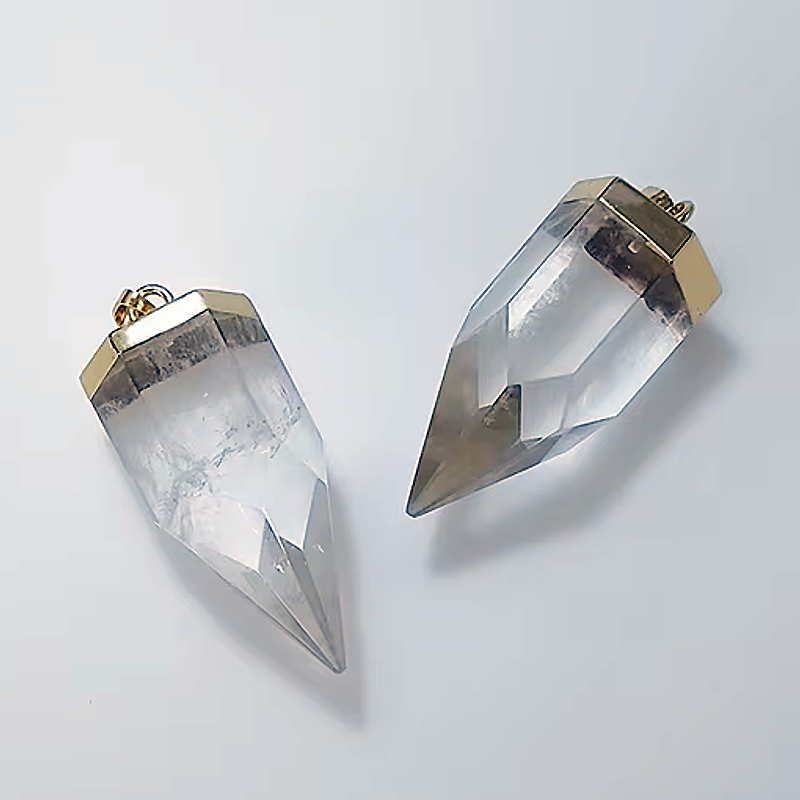 Cadena Dorada de Acero Inoxidable con Dije de Cuarzo Blanco en Punta 50 cm marca Arcano19-2