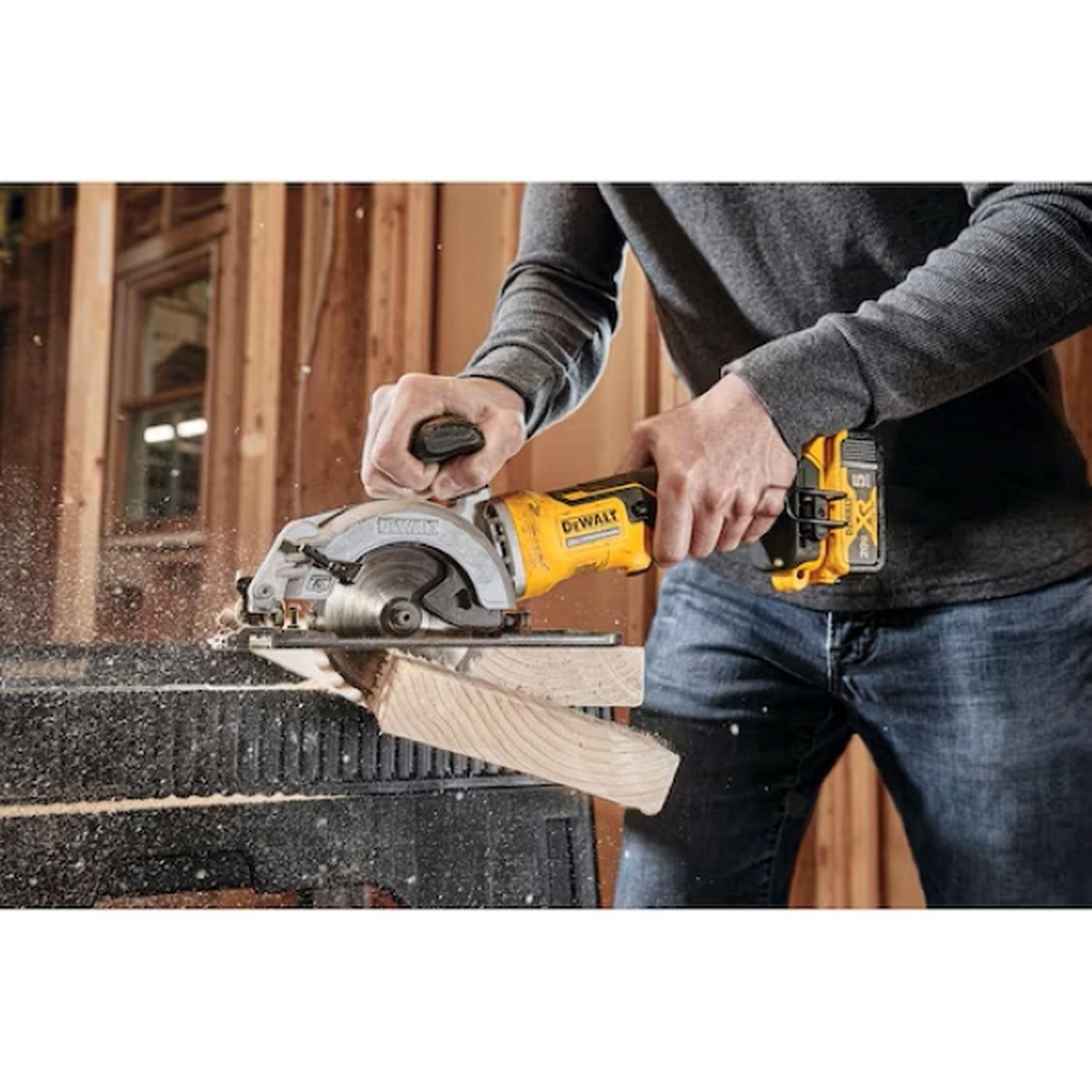 Sierra Circular de 4 1/2” 20V MAX DCS571B Dewalt-3
