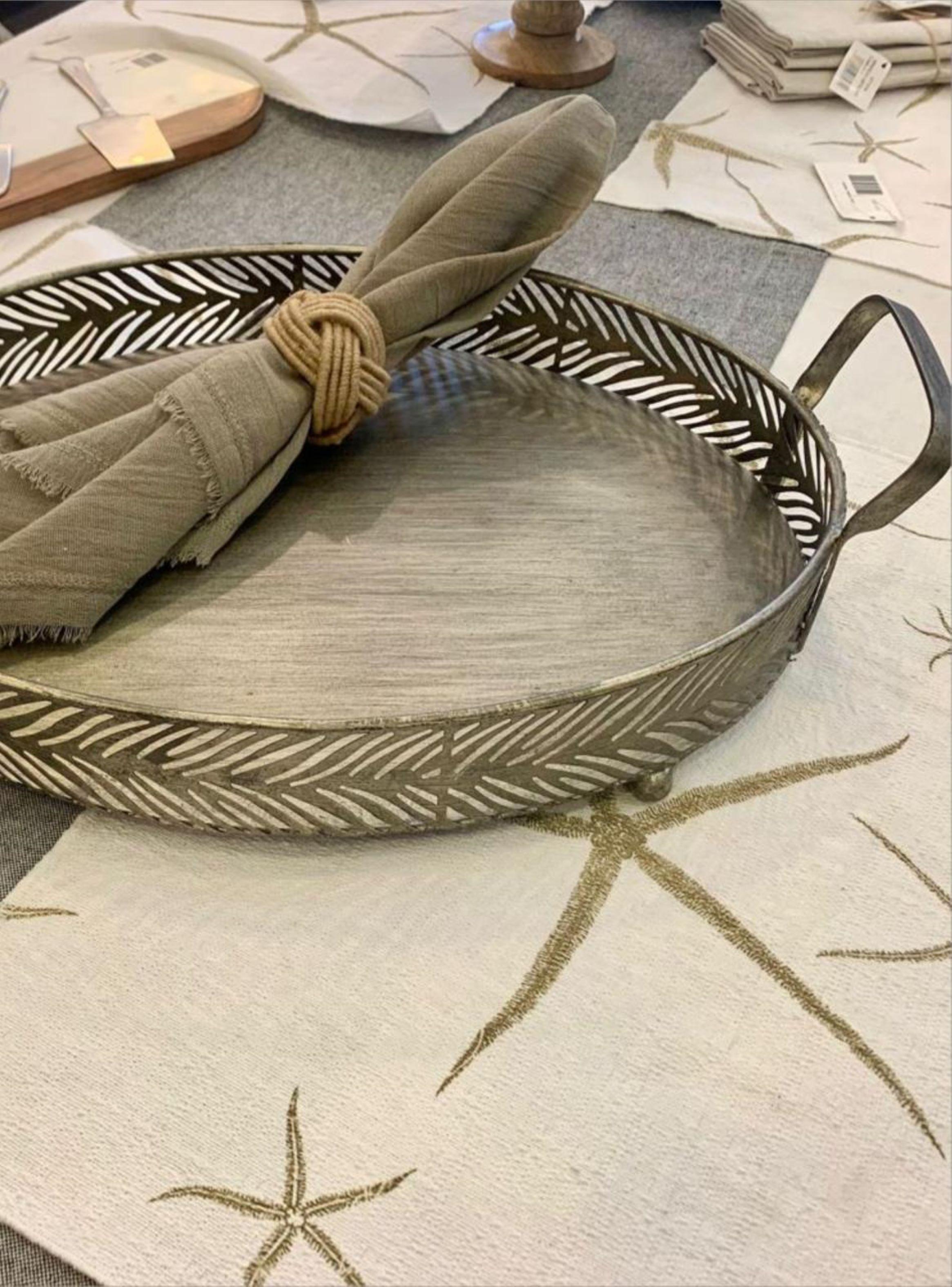 Bandeja metal hoja ovalada 45x30x6 cms -1