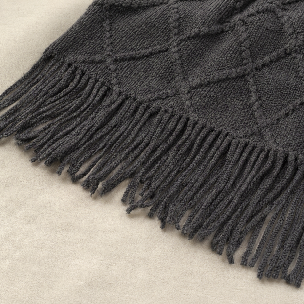 Manta Gris Oscuro Liviana Decorativa Para Cama Y Sillón Modelo 012-7