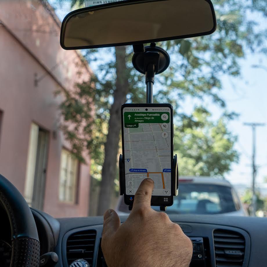 Soporte de Auto para Smartphone con Brazo Telescópico Vidrio-13