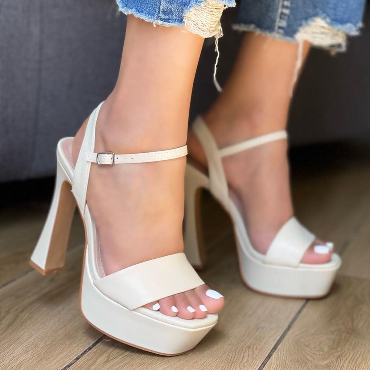 Sandalias O Chala Negras Y Beige Con Taco Alto Y Plataforma-2