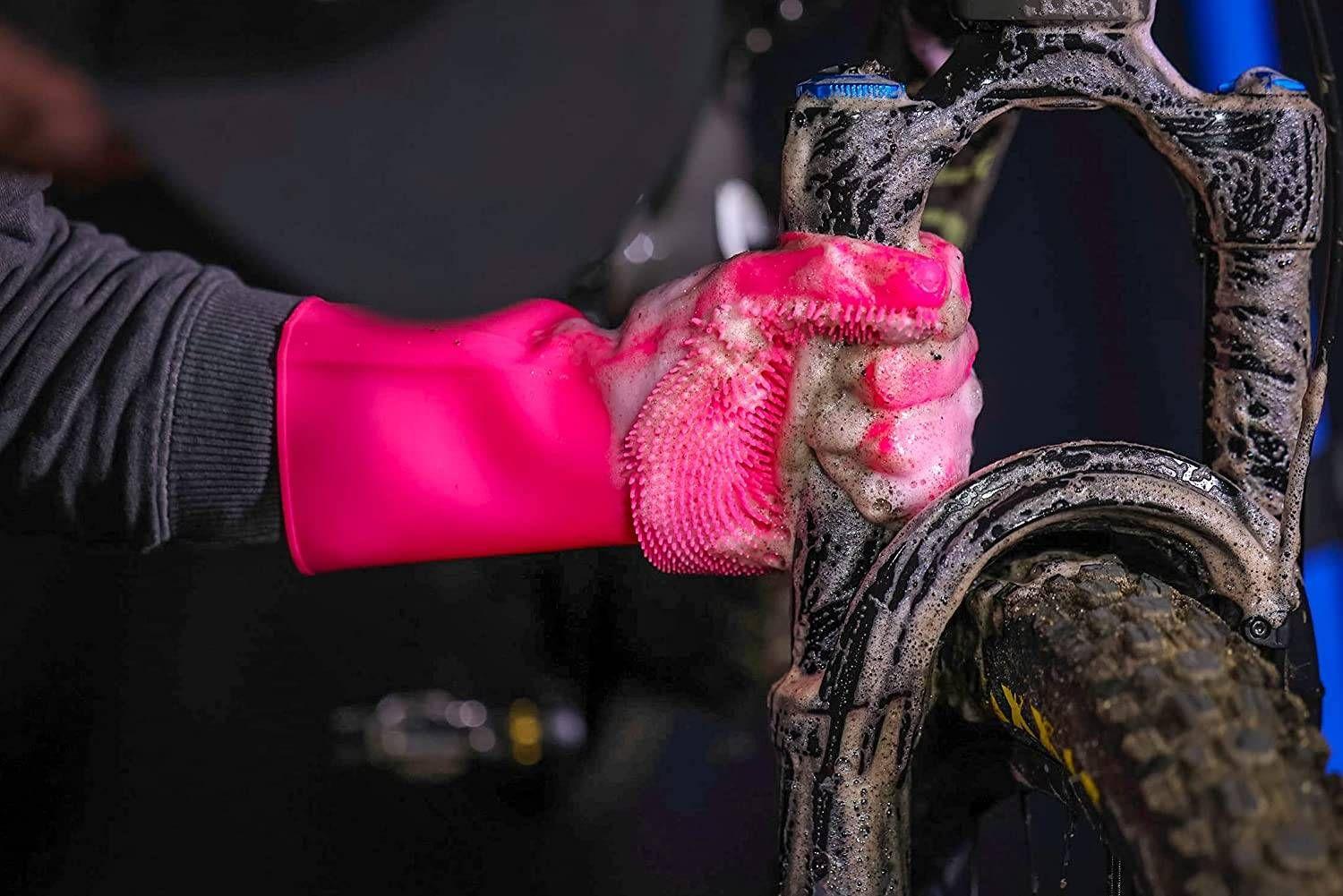 GUANTE DE LIMPIEZA PARA BICICLETA MUC-OFF DEEP SCRUBBER PINK-2