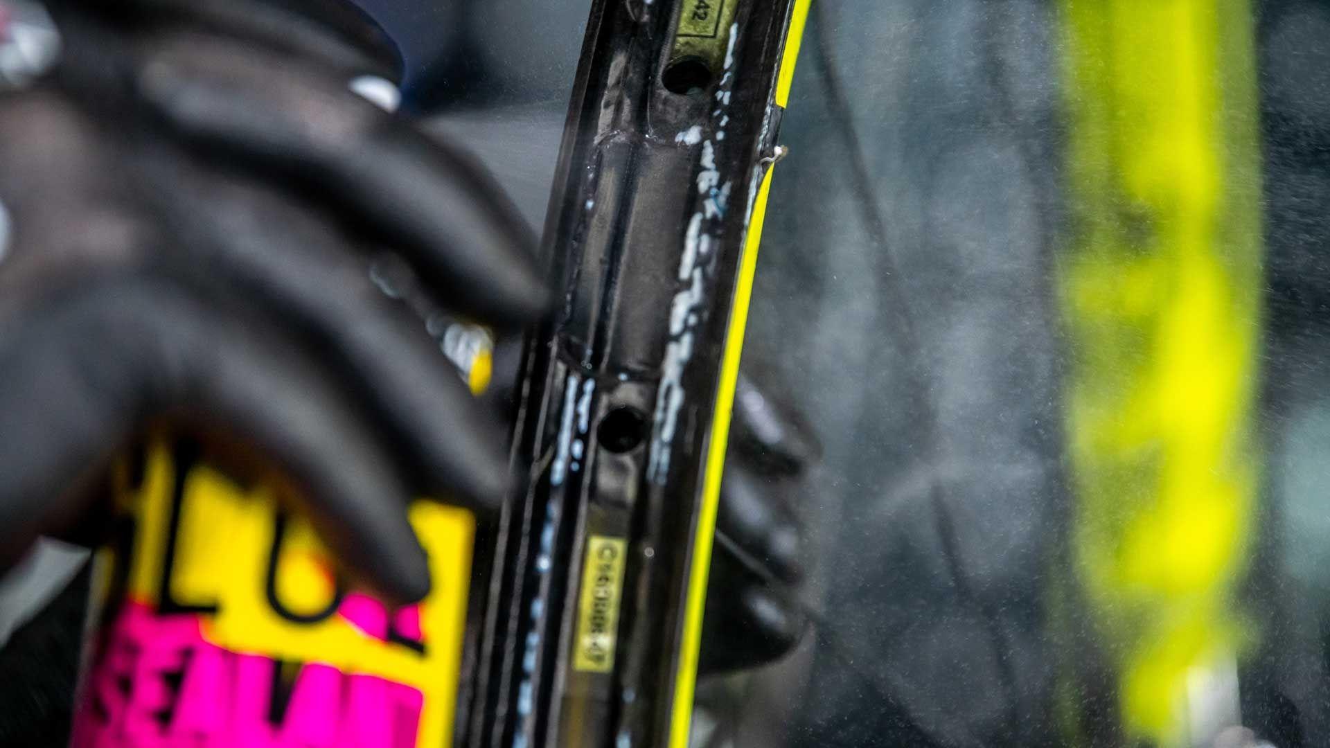 Removedor líquido tubular Muc-Off 200ml-2