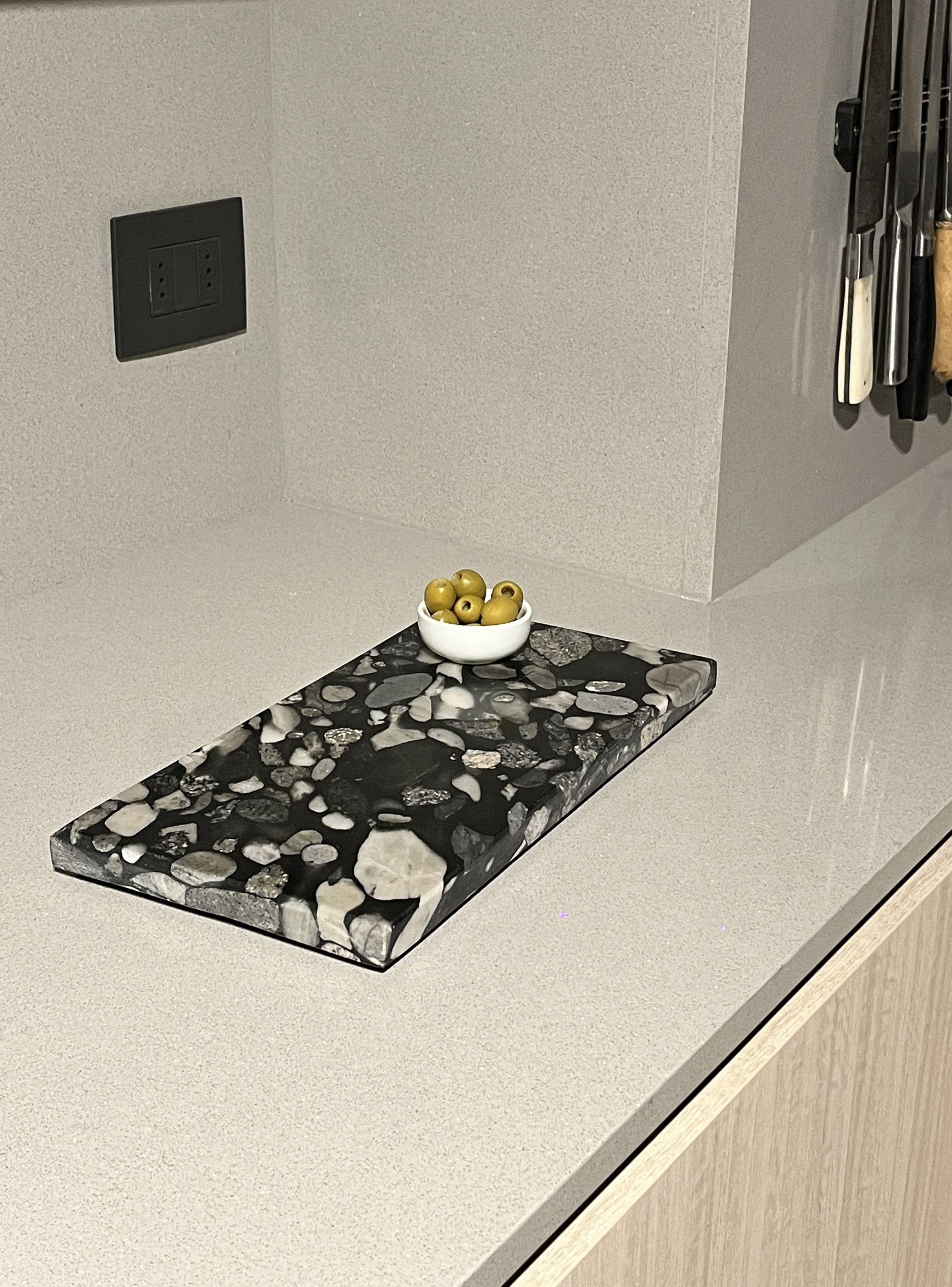 Tabla Aperitivo Granito Black Marinace 40x23 cm.-3