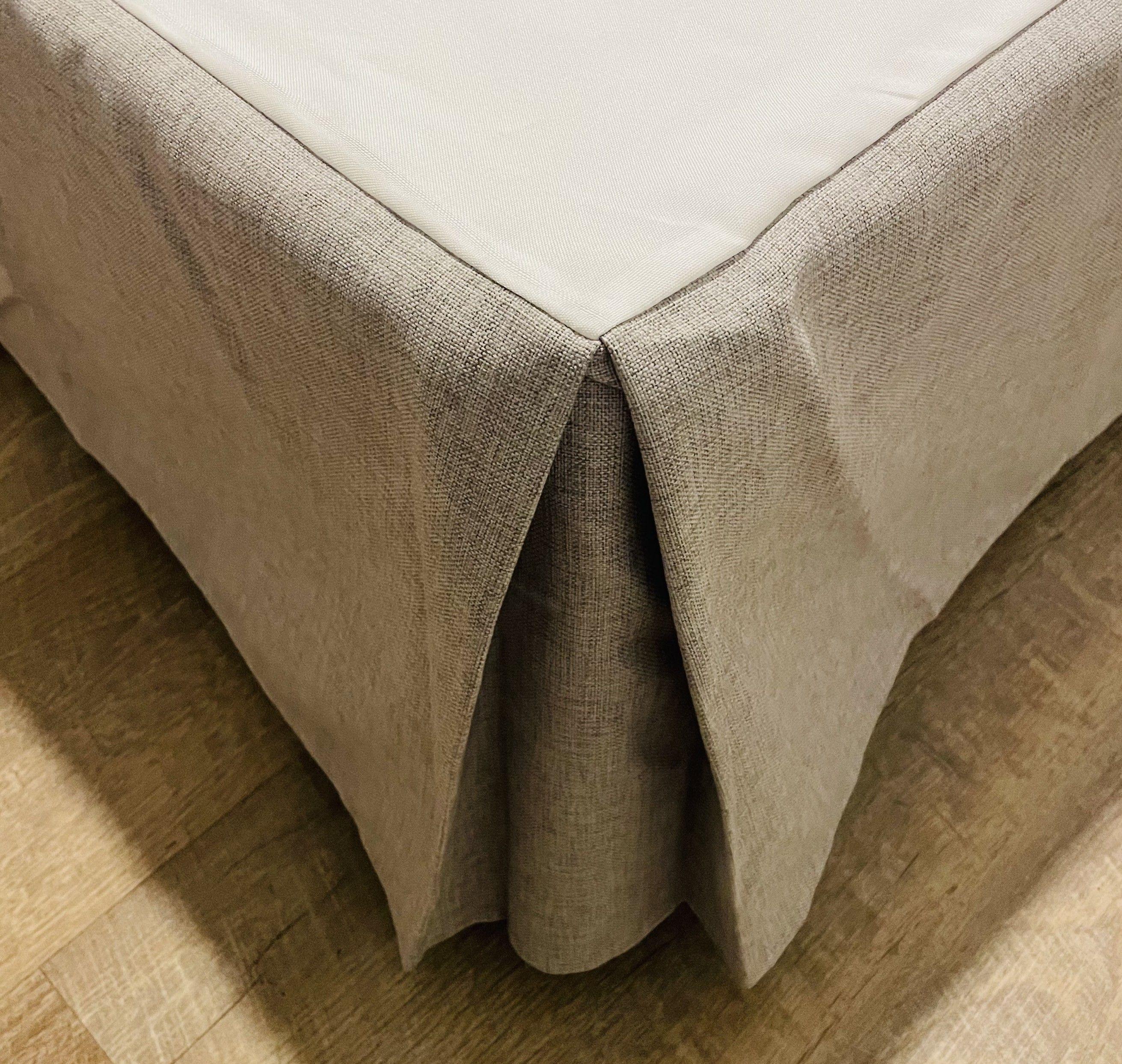 FALDON DE CAMA 2 PLAZAS ESTILO PALETA EN LINO GRIS-2