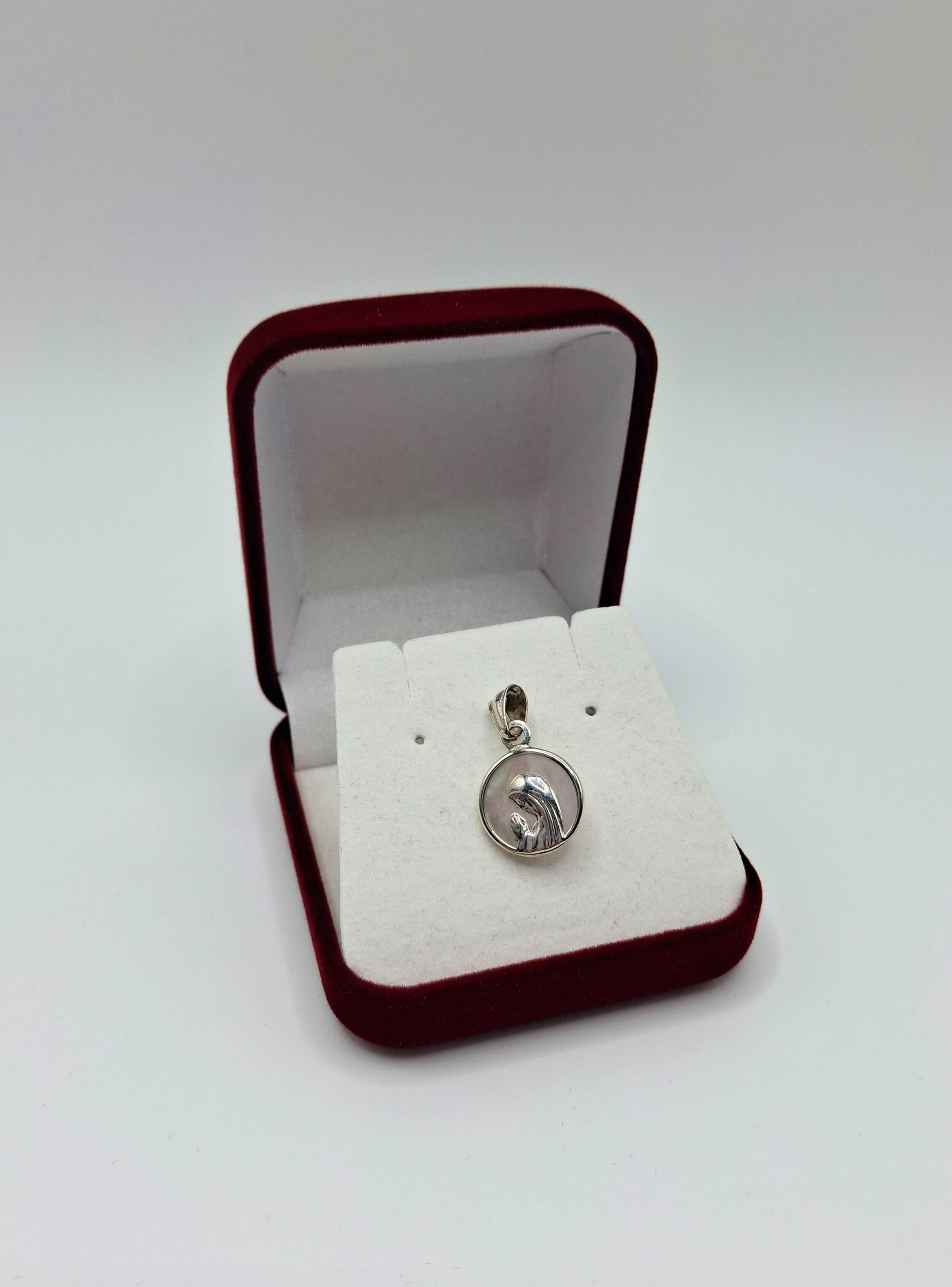 Medalla virgen Niña, Nácar y plata-2