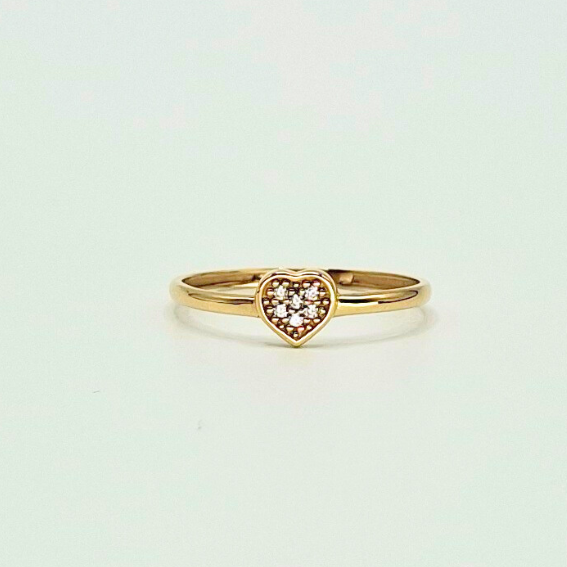 Anillo corazón P y circones, oro 18k-0