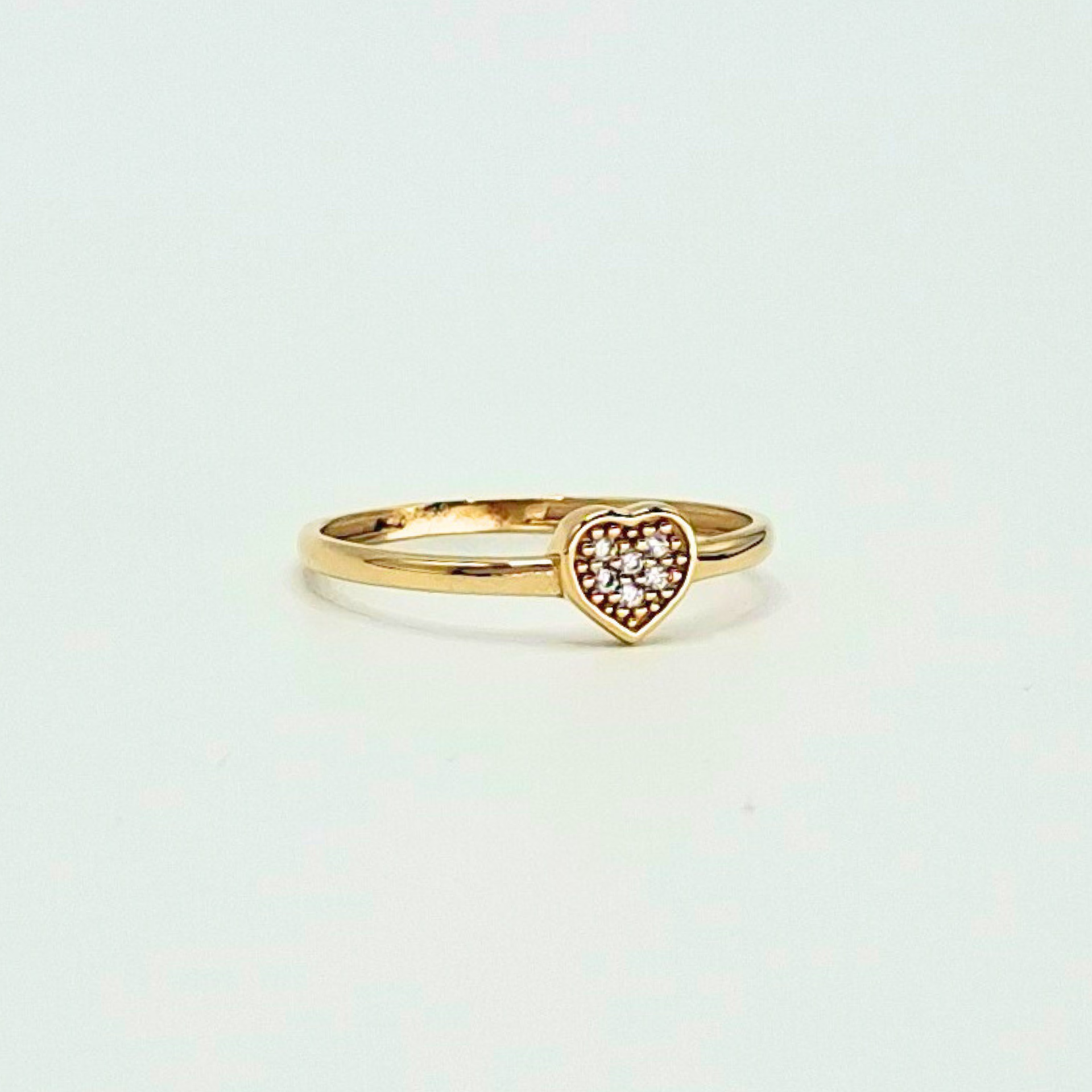Anillo corazón P y circones, oro 18k-1