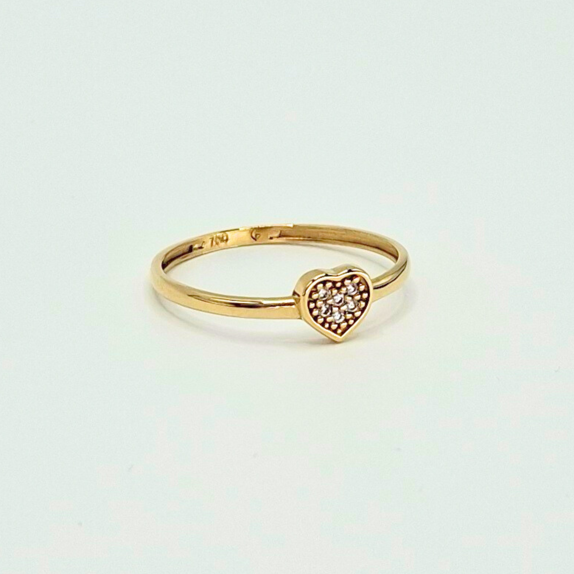 Anillo corazón P y circones, oro 18k-3