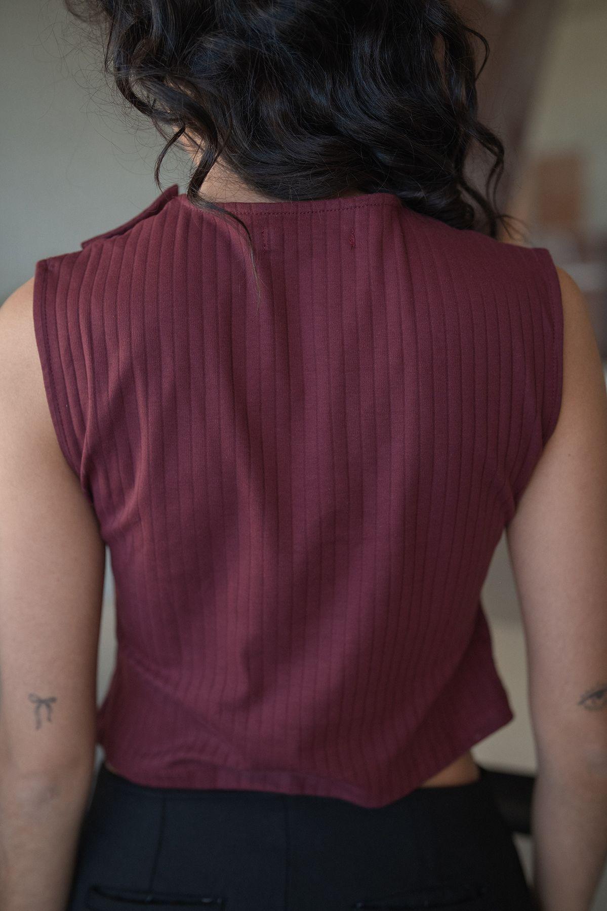 Blusa o Polera Semiotus Burdeo-2