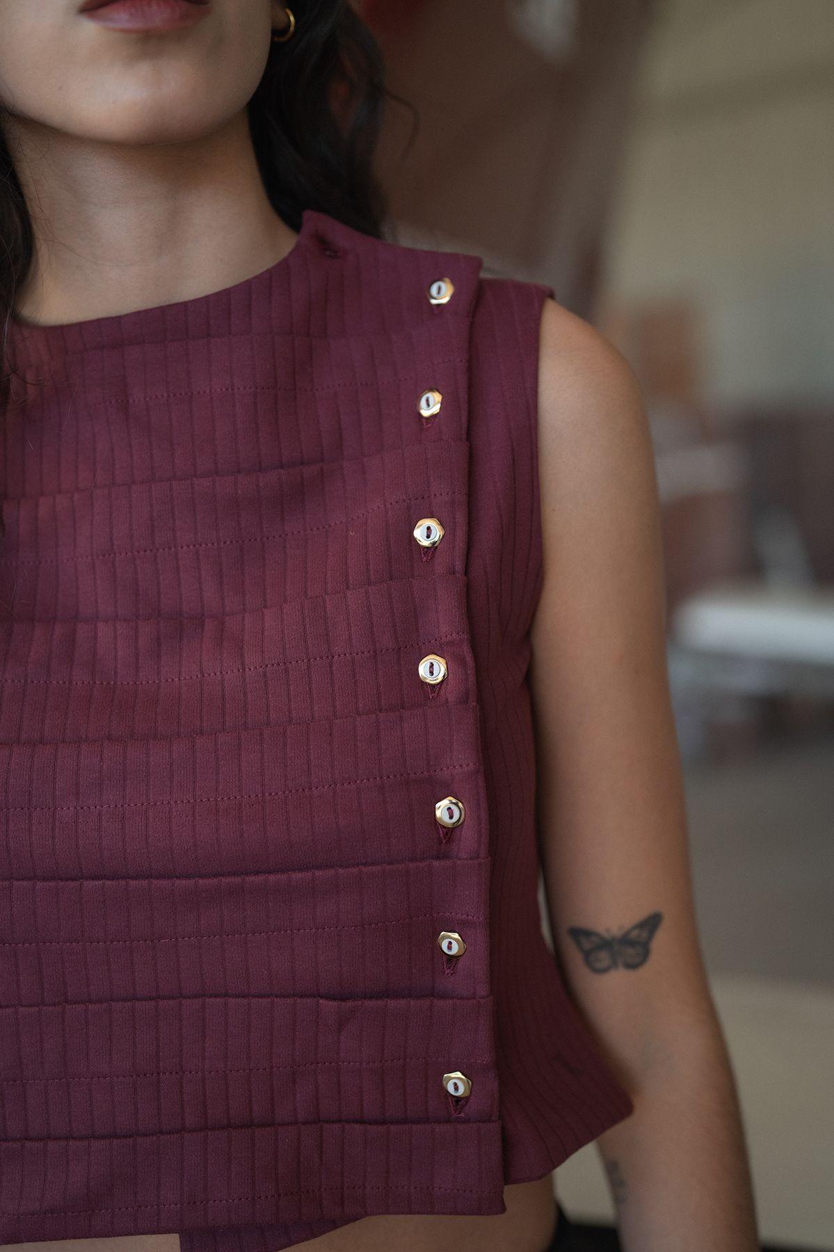 Blusa o Polera Semiotus Burdeo-3
