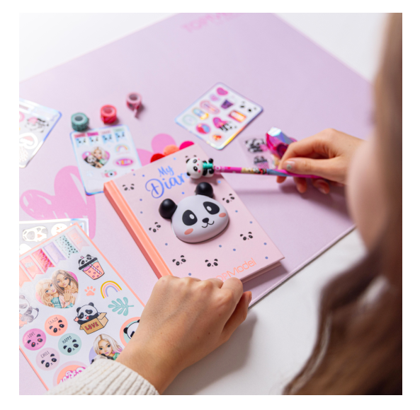 Crea tu diario de vida con tematica de panda TopModel-5