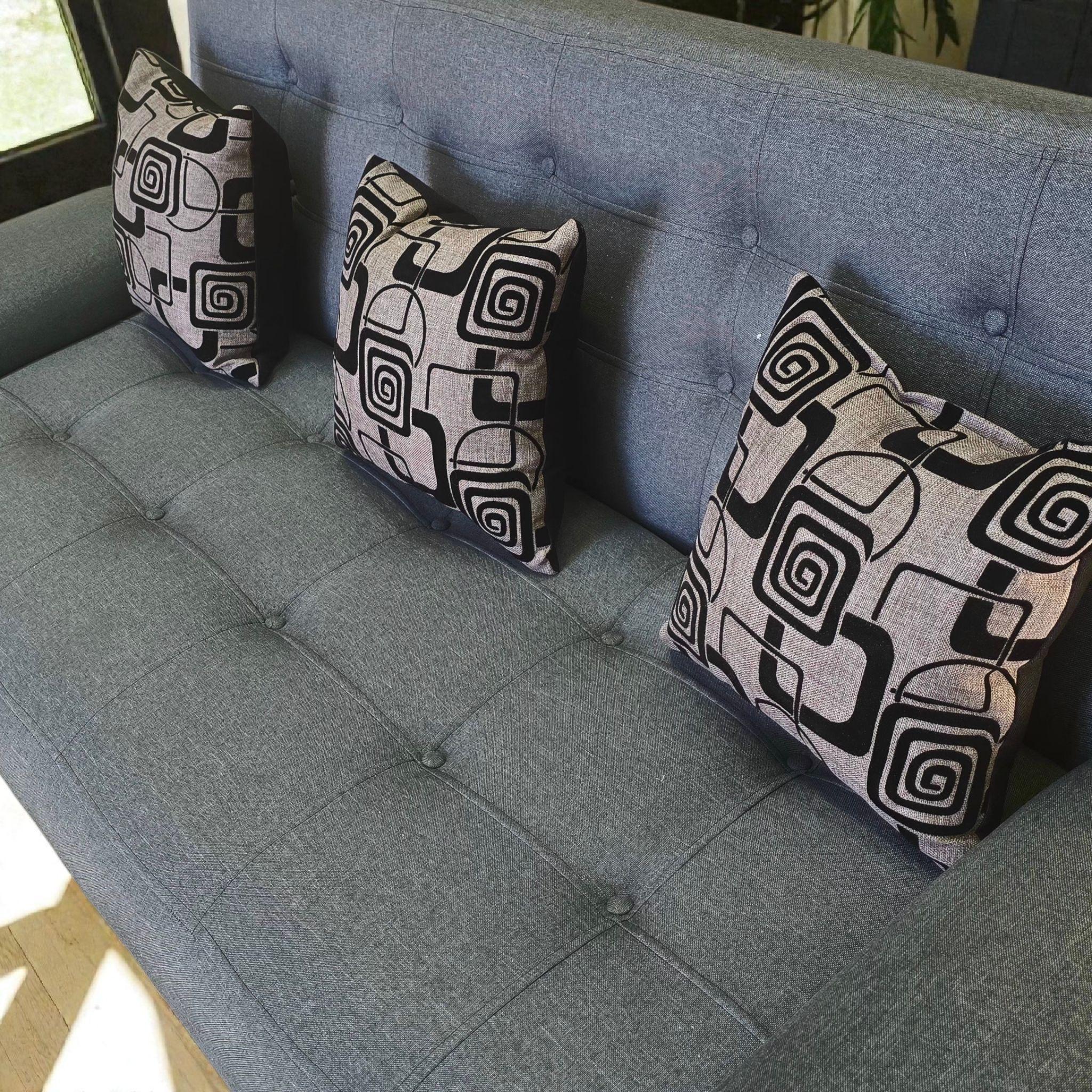 SOFA CAMA MARAVILLA CON PUFF Y COJINES-3