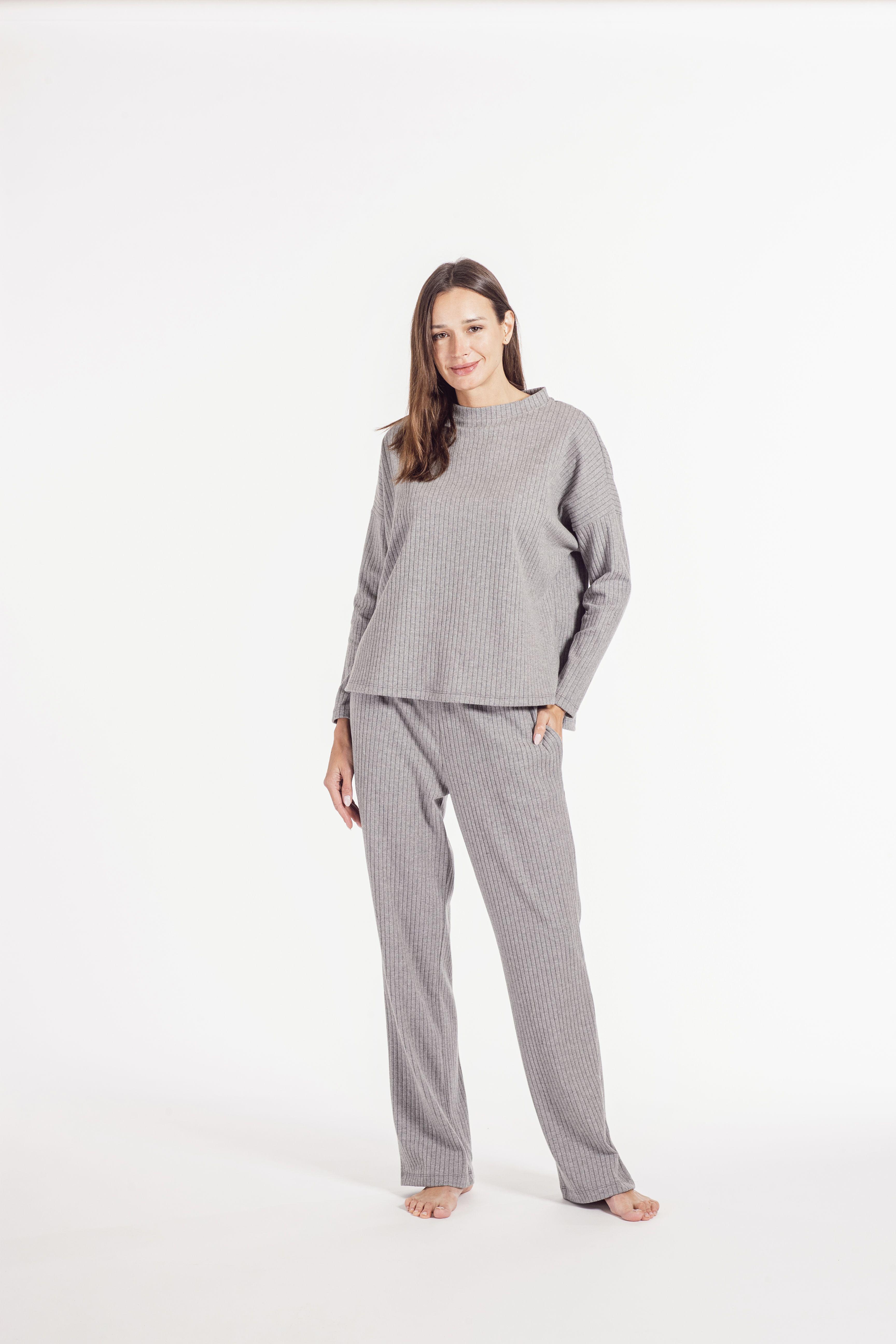 Conjunto deportivo casual gris de pantalón y polerón algodón grueso -0