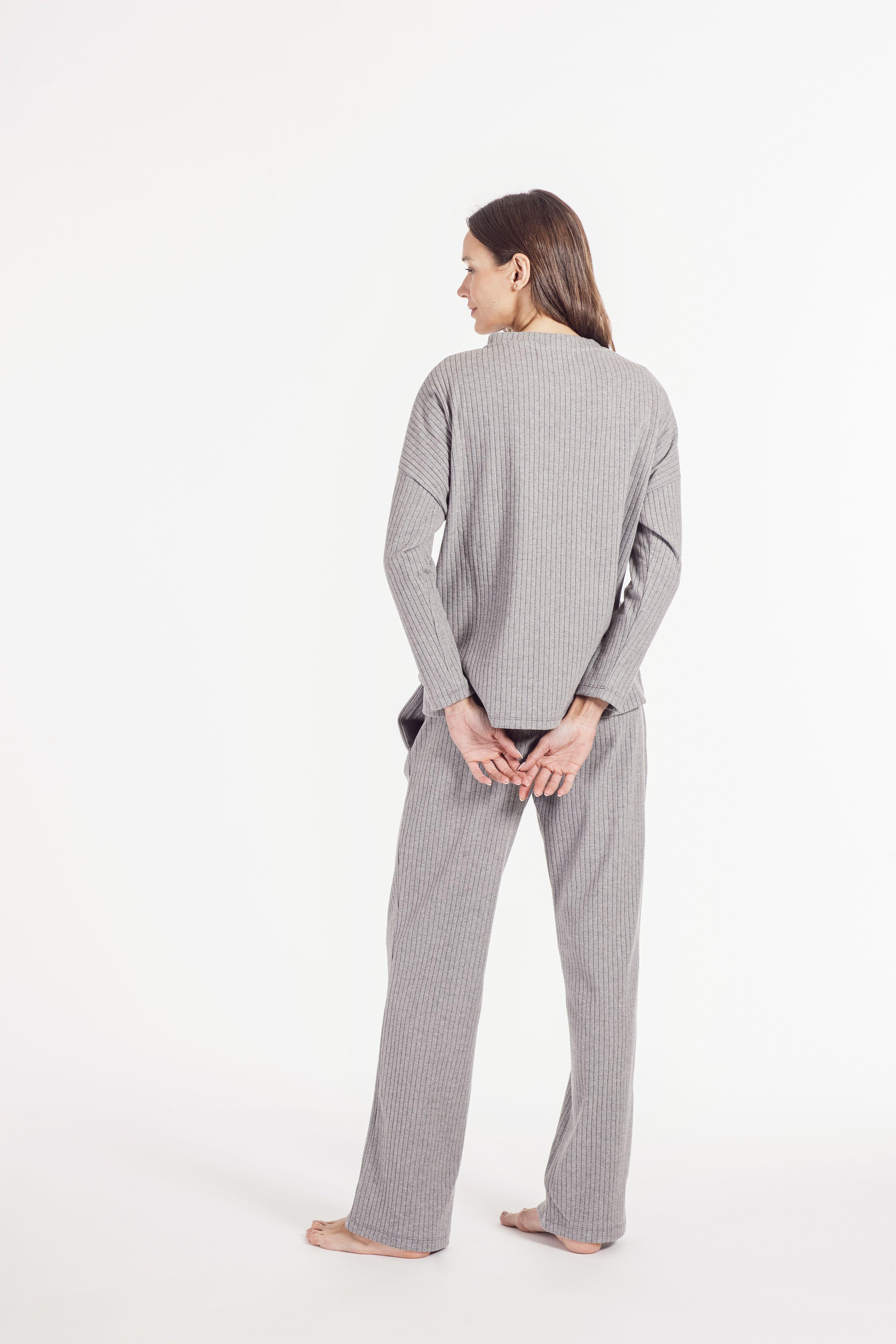 Conjunto deportivo casual gris de pantalón y polerón algodón grueso -1