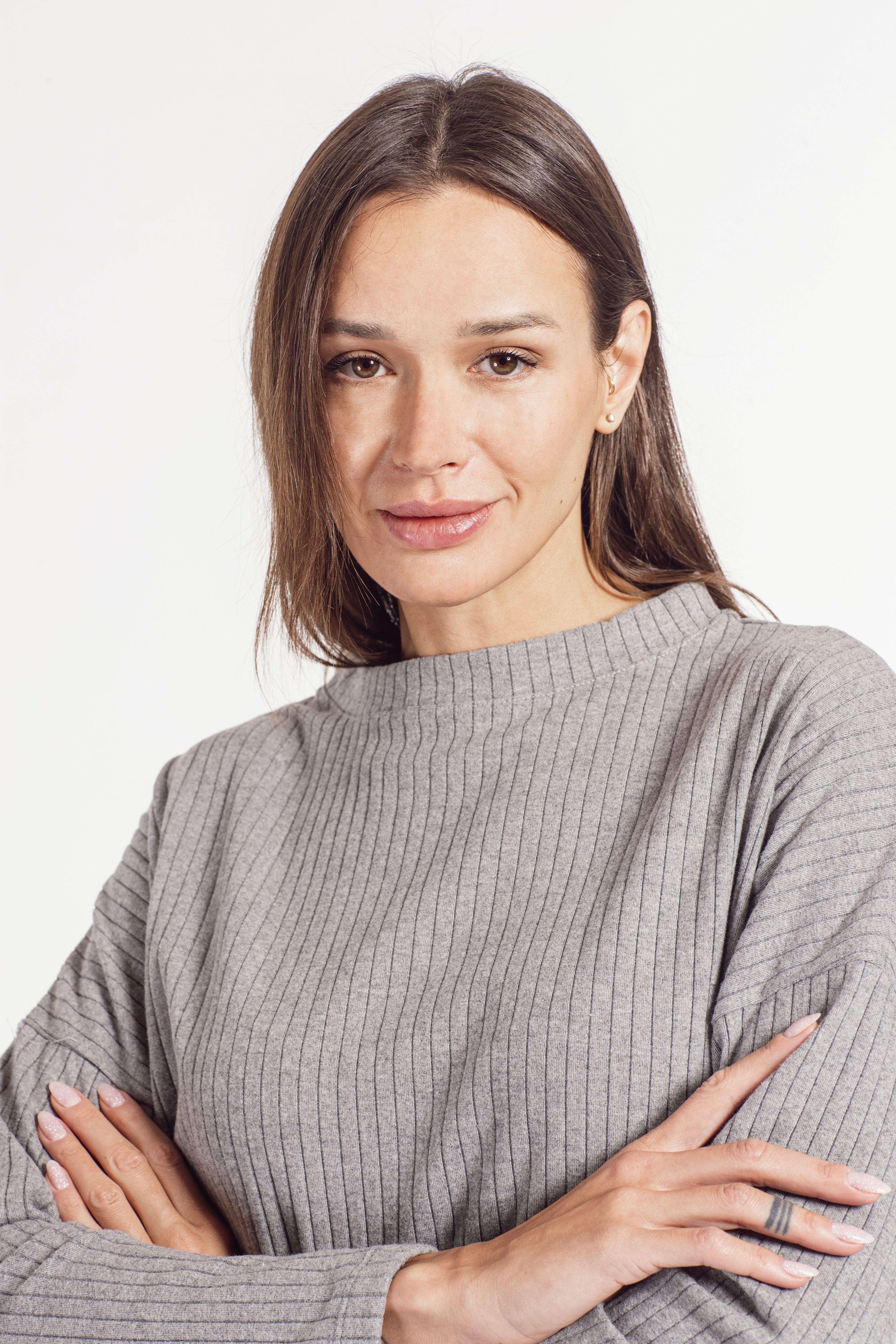 Conjunto deportivo casual gris de pantalón y polerón algodón grueso -3