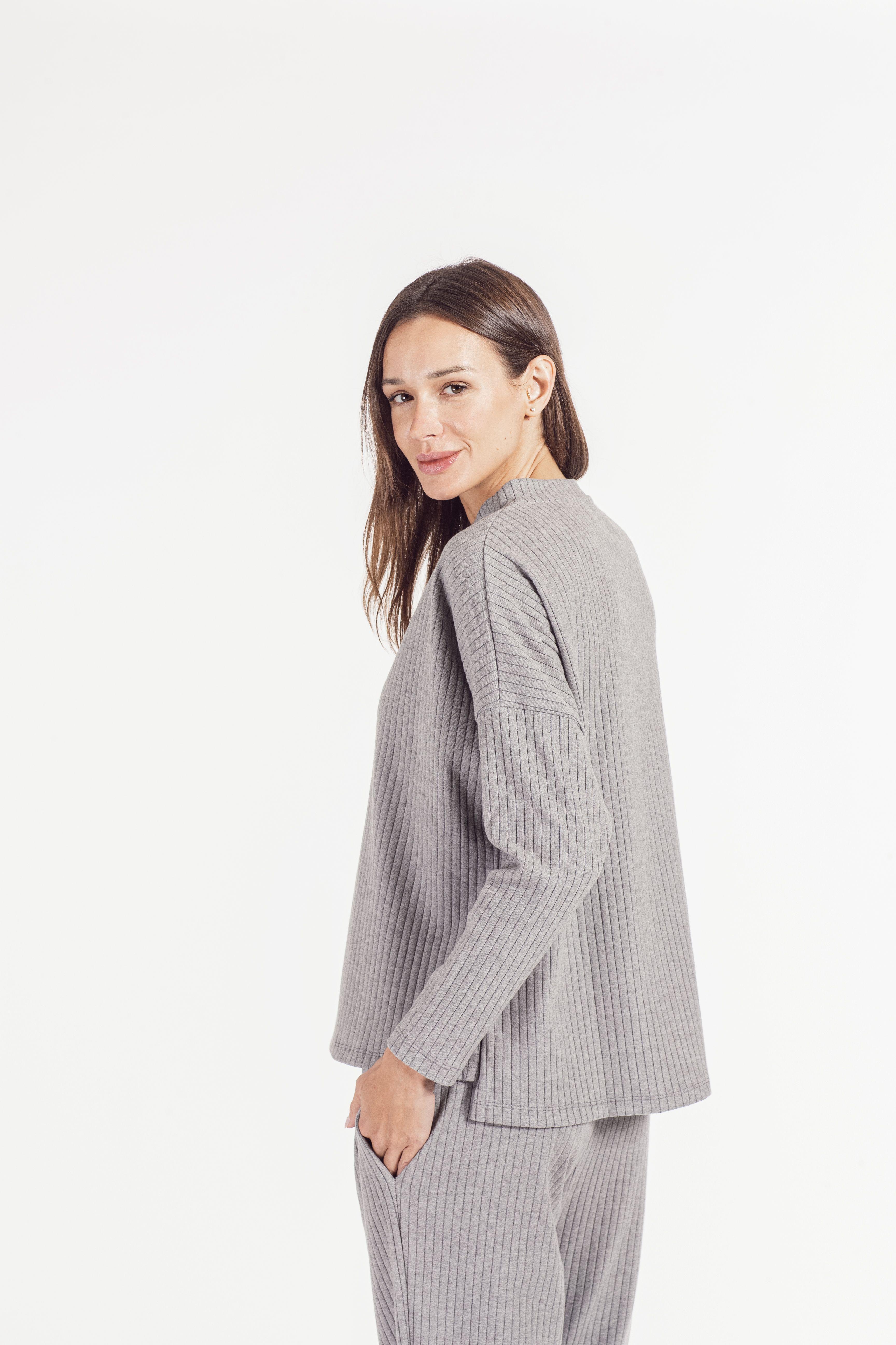 Conjunto deportivo casual gris de pantalón y polerón algodón grueso -4