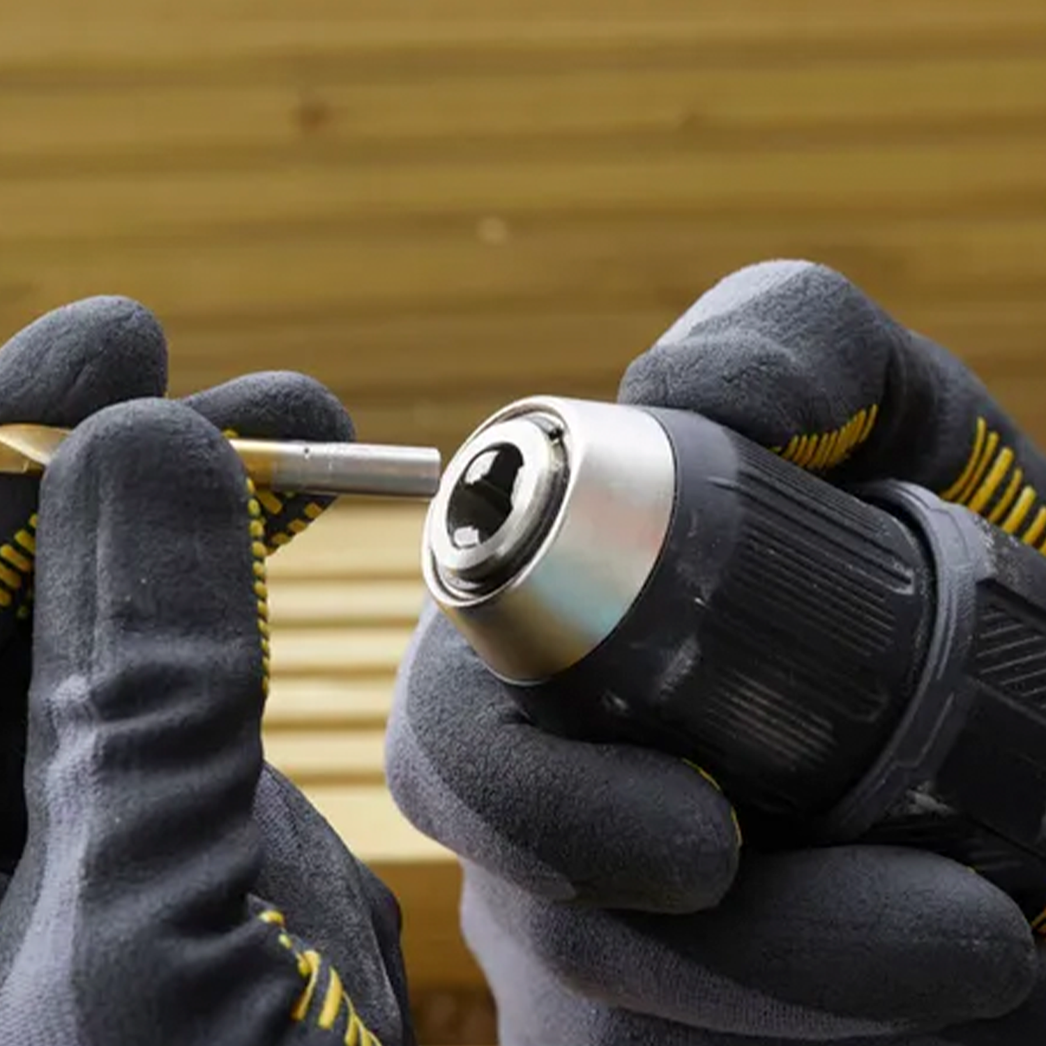 Kit Taladro Percutor 13mm 20v Brushless Stanley SBD710D2K-B2-2