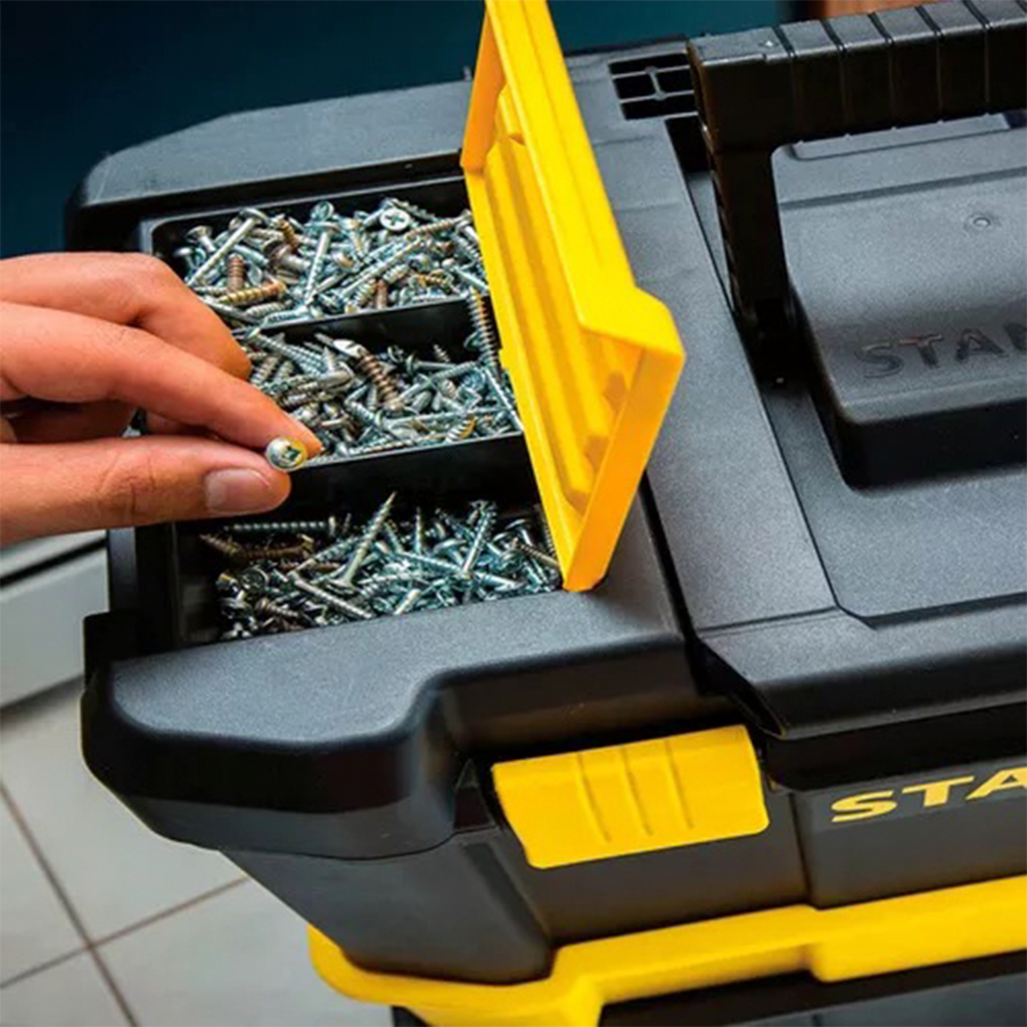 Caja De Herramientas Con Ruedas Stanley Stst18631-4