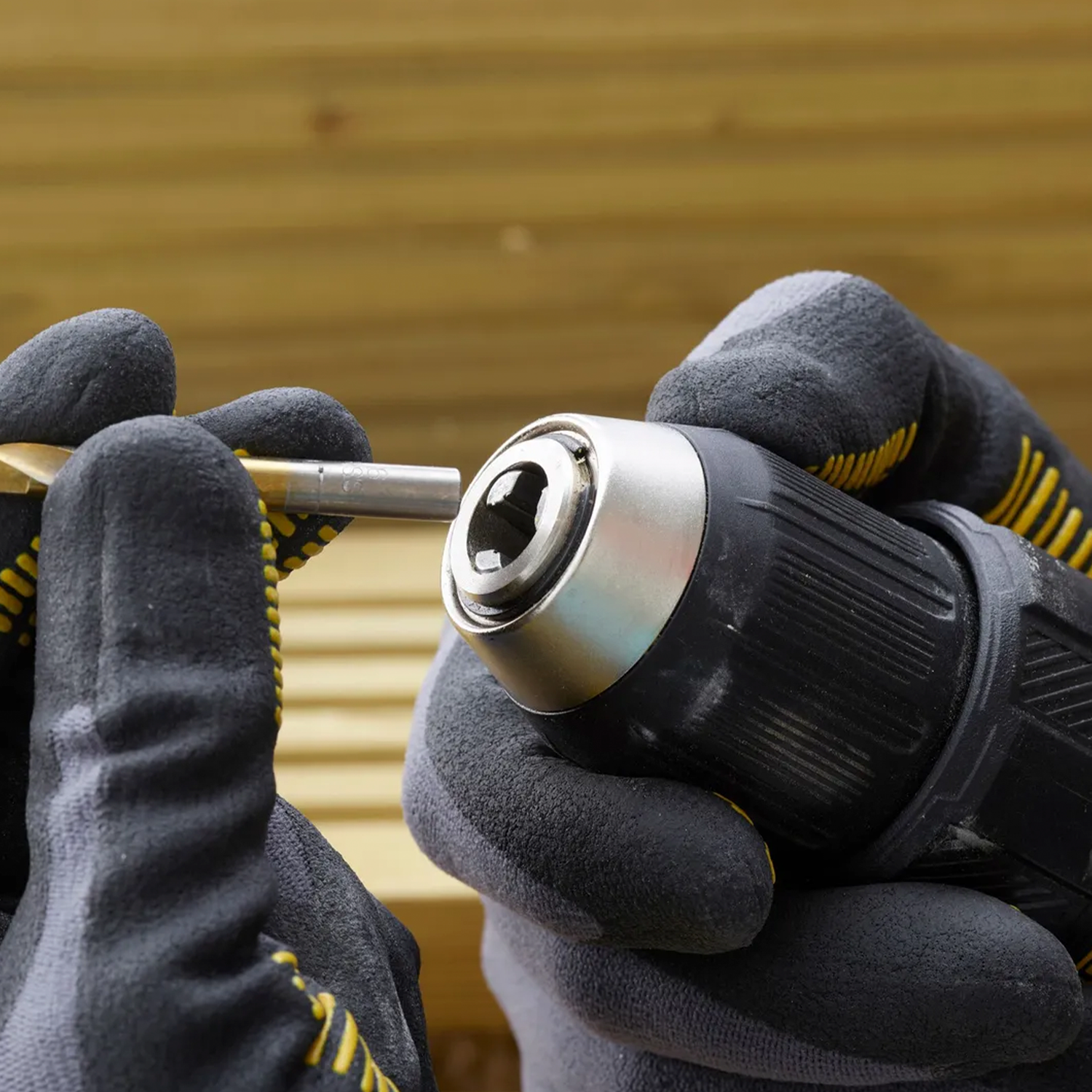 Taladro Percutor 13mm 20v Brushless Stanley SBD710B-B3-1